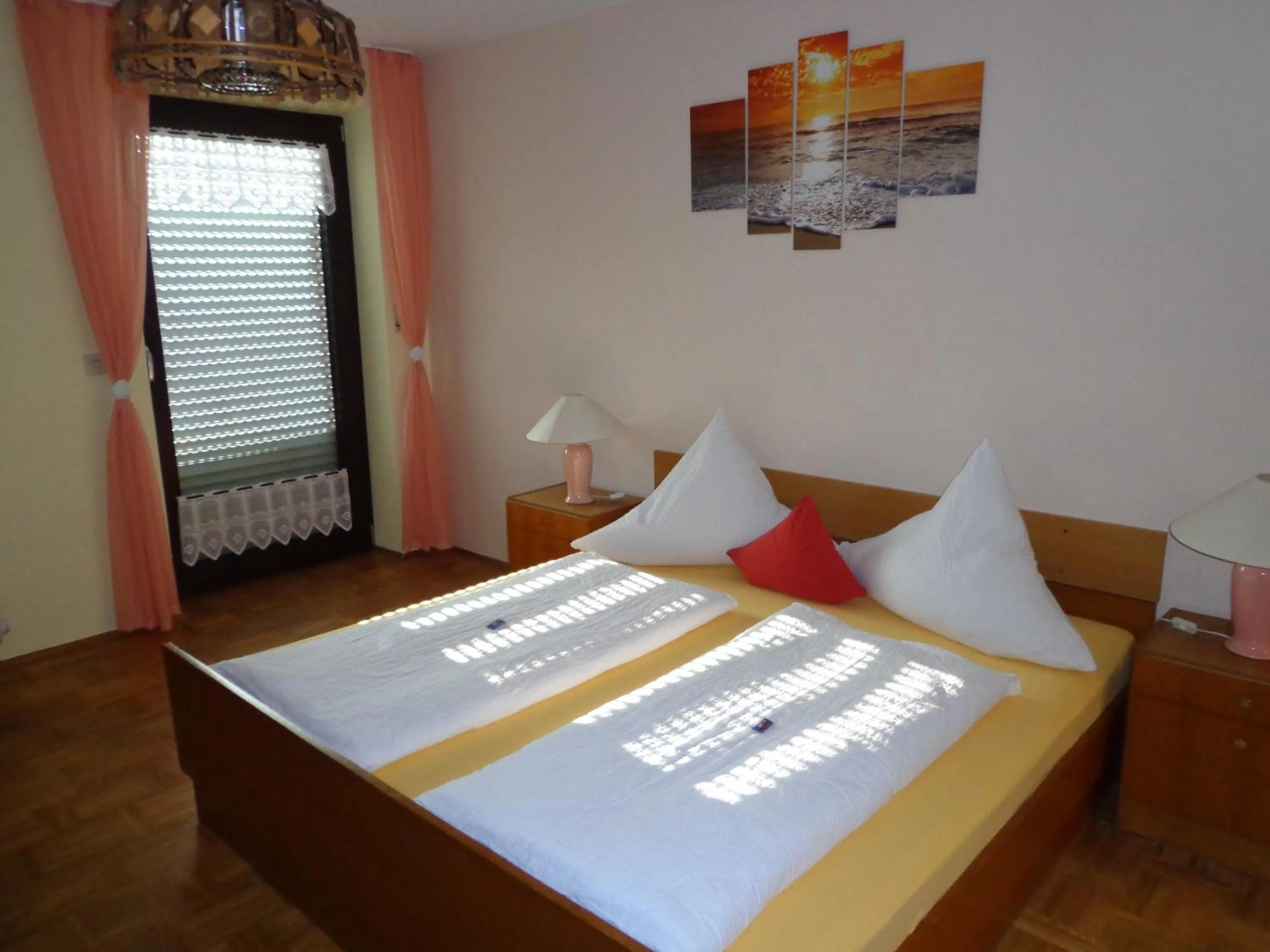 Photo of the whole room, Bed in Pension Schamberger