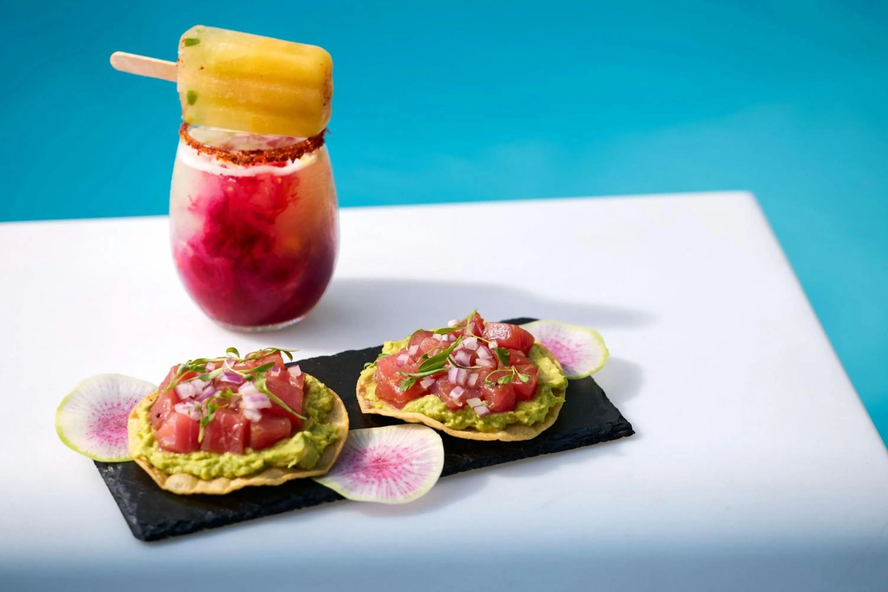 Swimming pool in Renaissance Los Angeles Airport Hotel