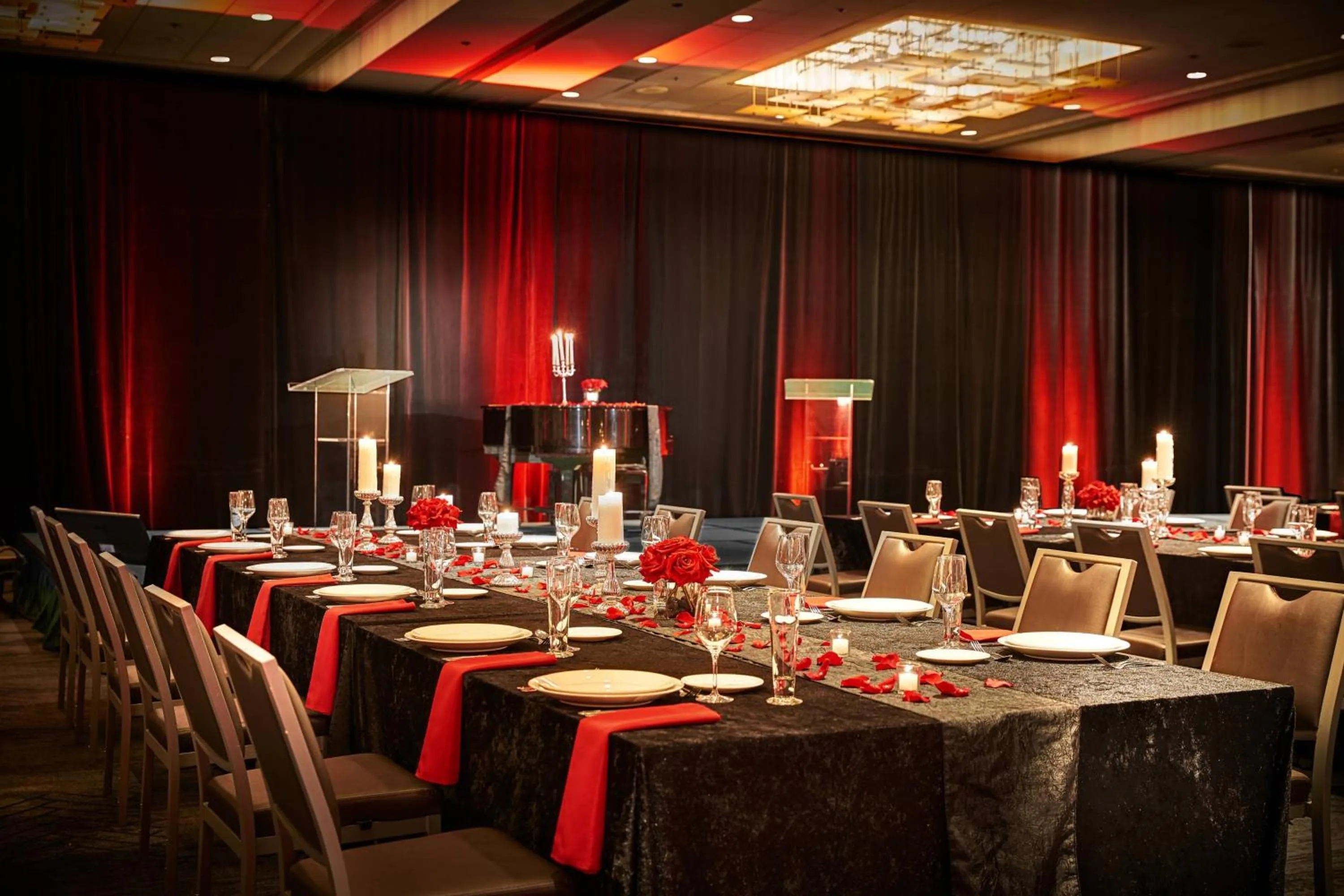 Meeting/conference room in Renaissance Los Angeles Airport Hotel