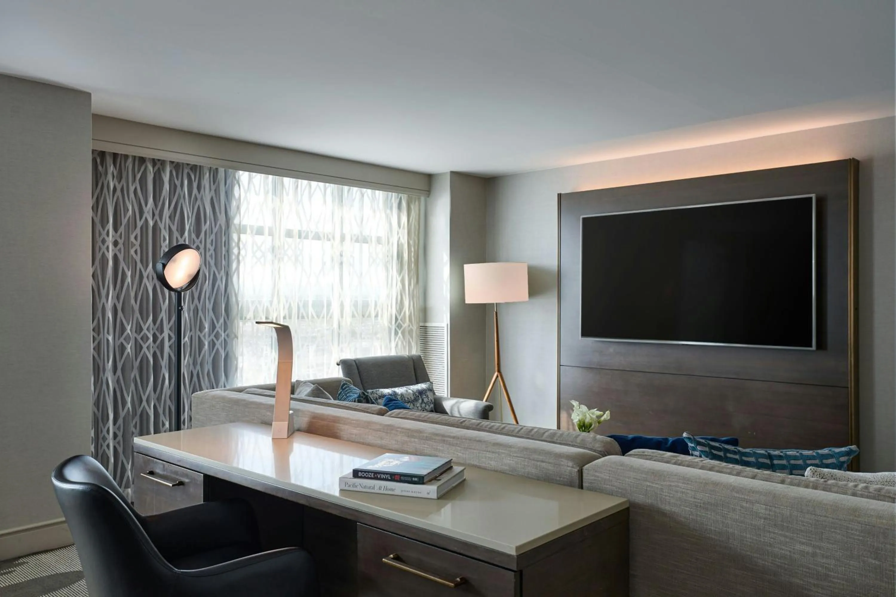 Photo of the whole room in Renaissance Los Angeles Airport Hotel