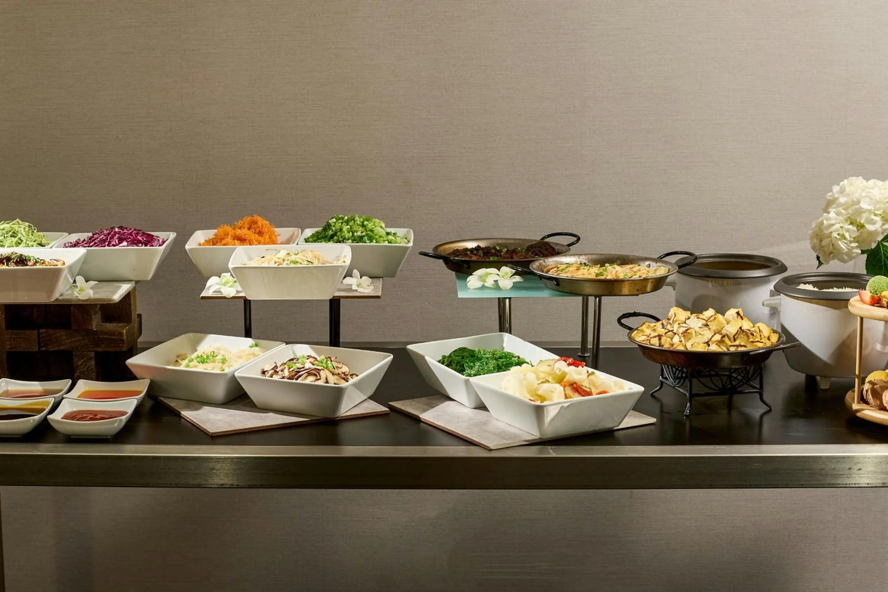 Meeting/conference room in Renaissance Los Angeles Airport Hotel