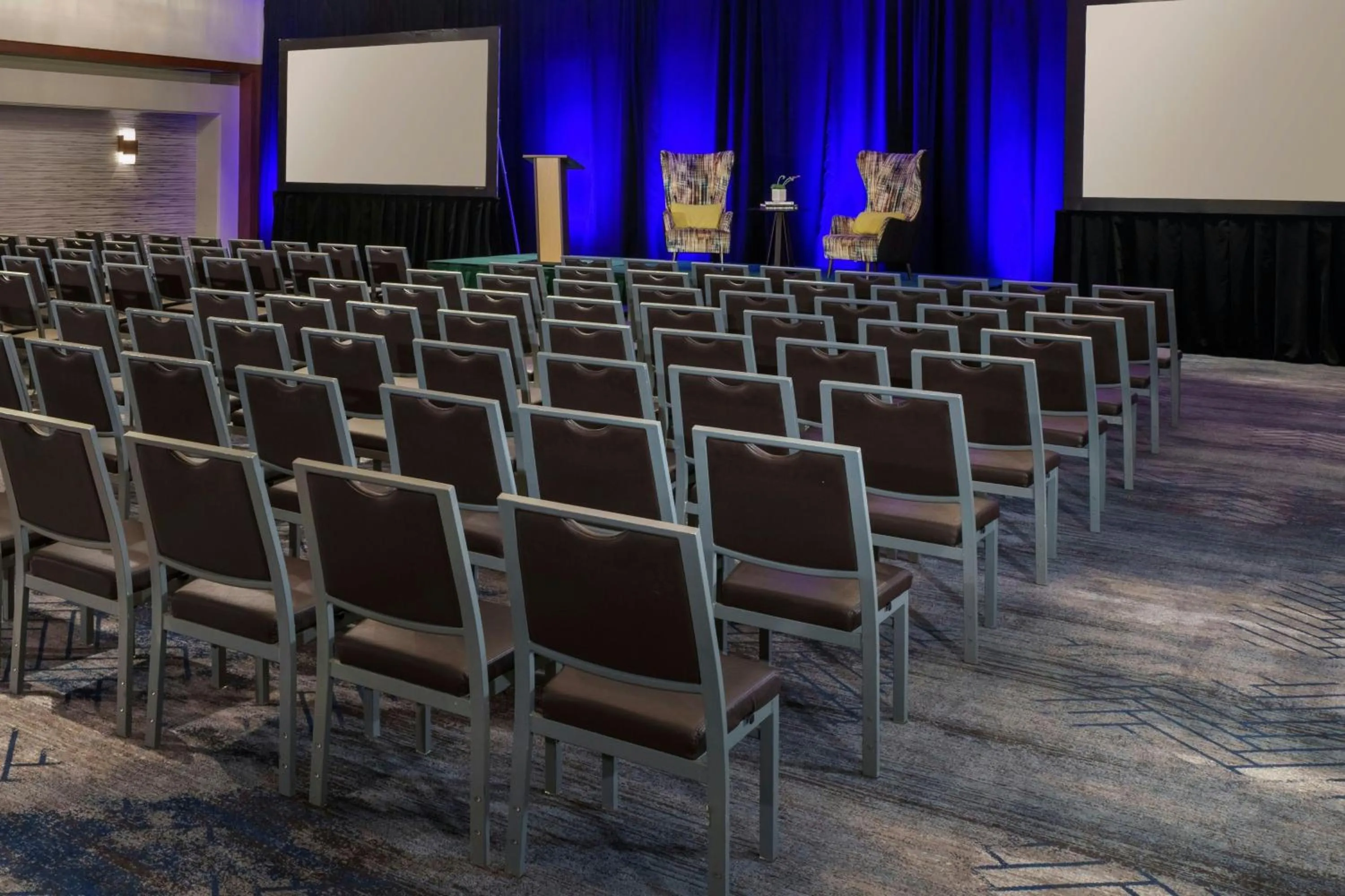 Entertainment in Renaissance Los Angeles Airport Hotel