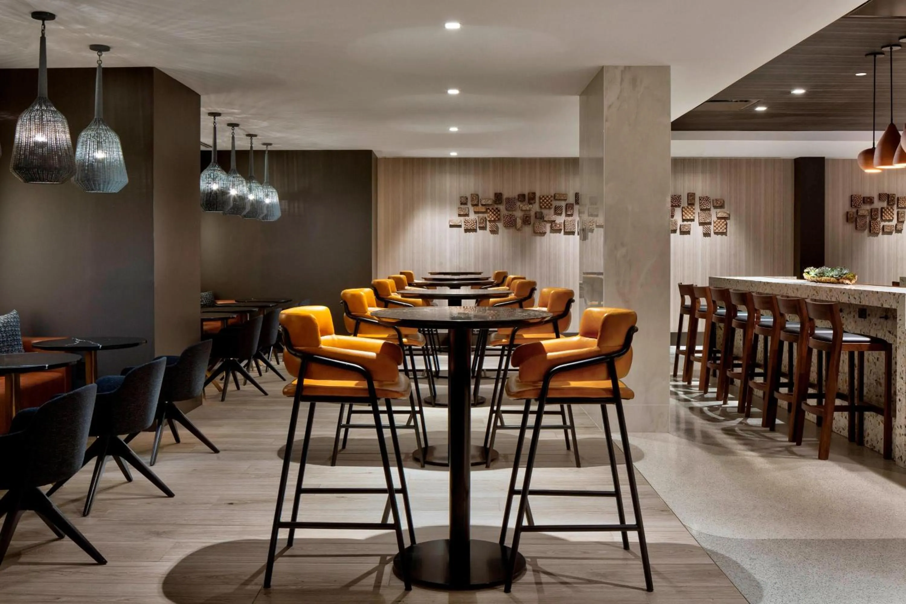 Restaurant/places to eat in New York LaGuardia Airport Marriott