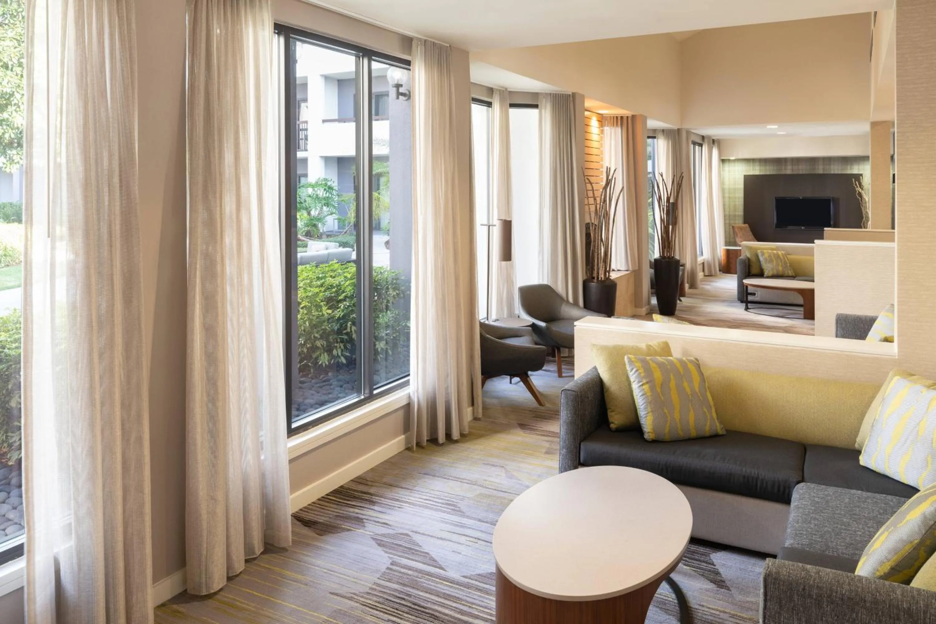 Lobby or reception in Courtyard by Marriott Orlando Airport