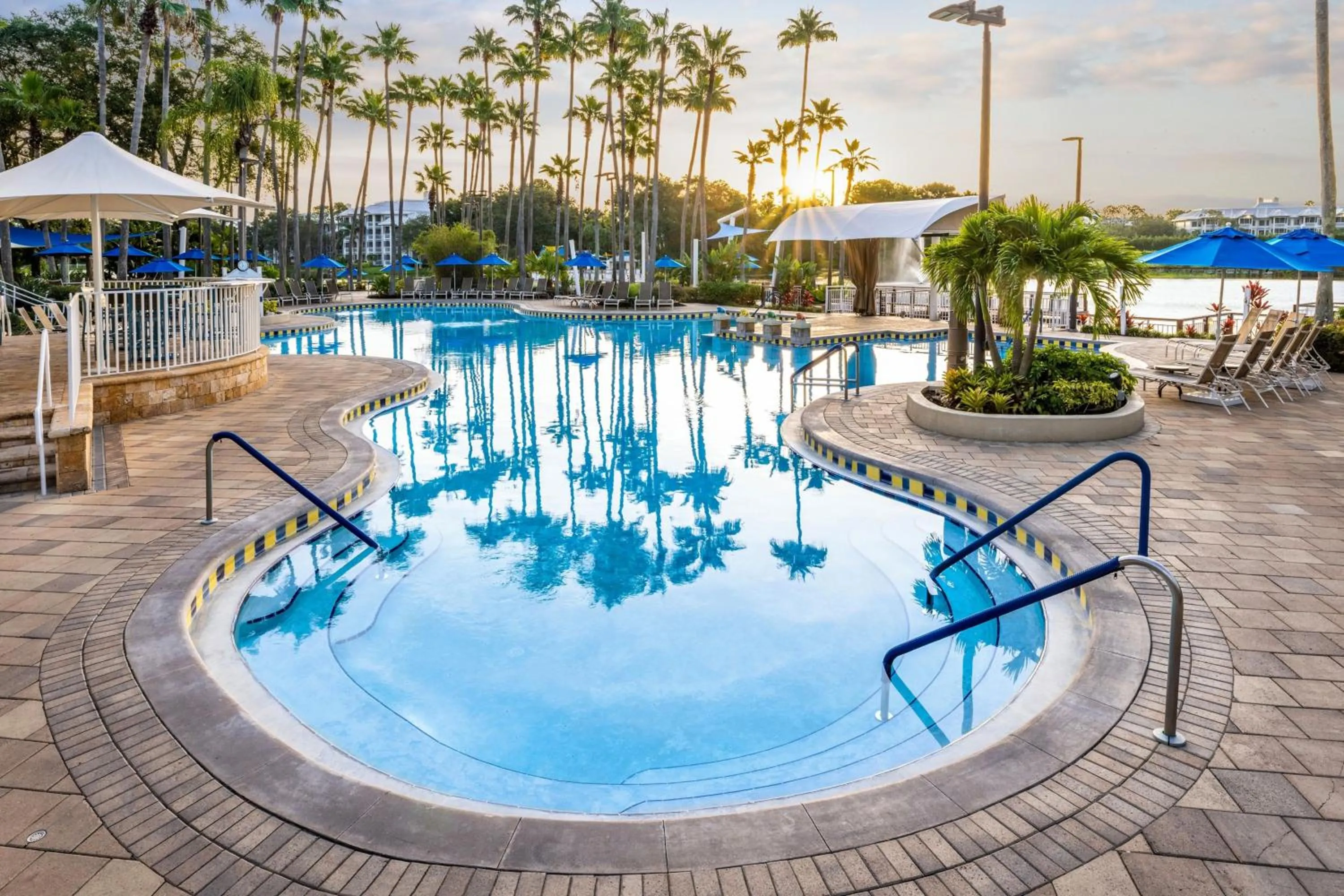 Swimming pool in Marriott's Cypress Harbour Villas