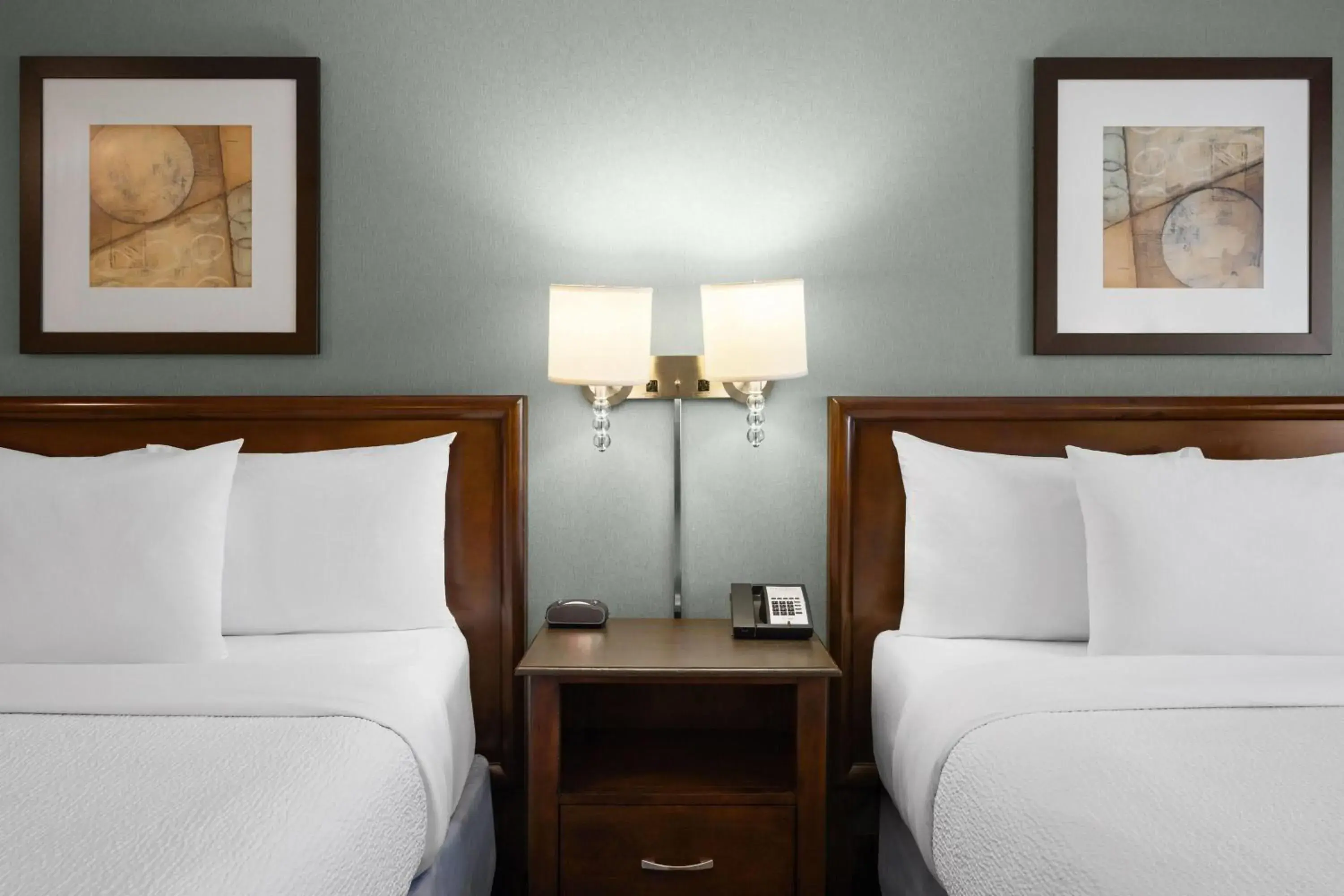 Photo of the whole room, Bed in Ramada by Wyndham Saskatoon Photo of the whole room, Bed in Ramada by Wyndham Saskatoon