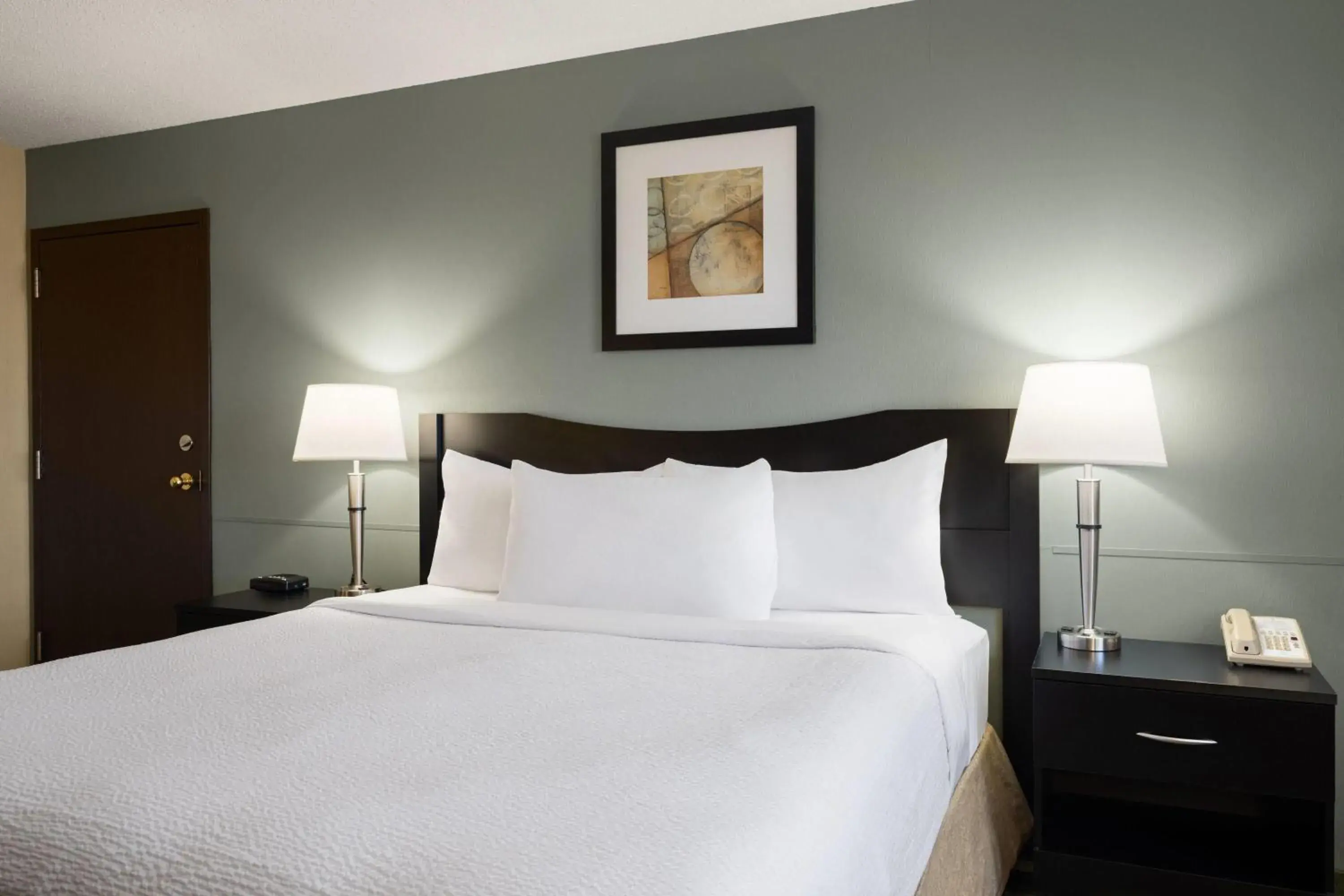 Photo of the whole room, Bed in Ramada by Wyndham Saskatoon Photo of the whole room, Bed in Ramada by Wyndham Saskatoon