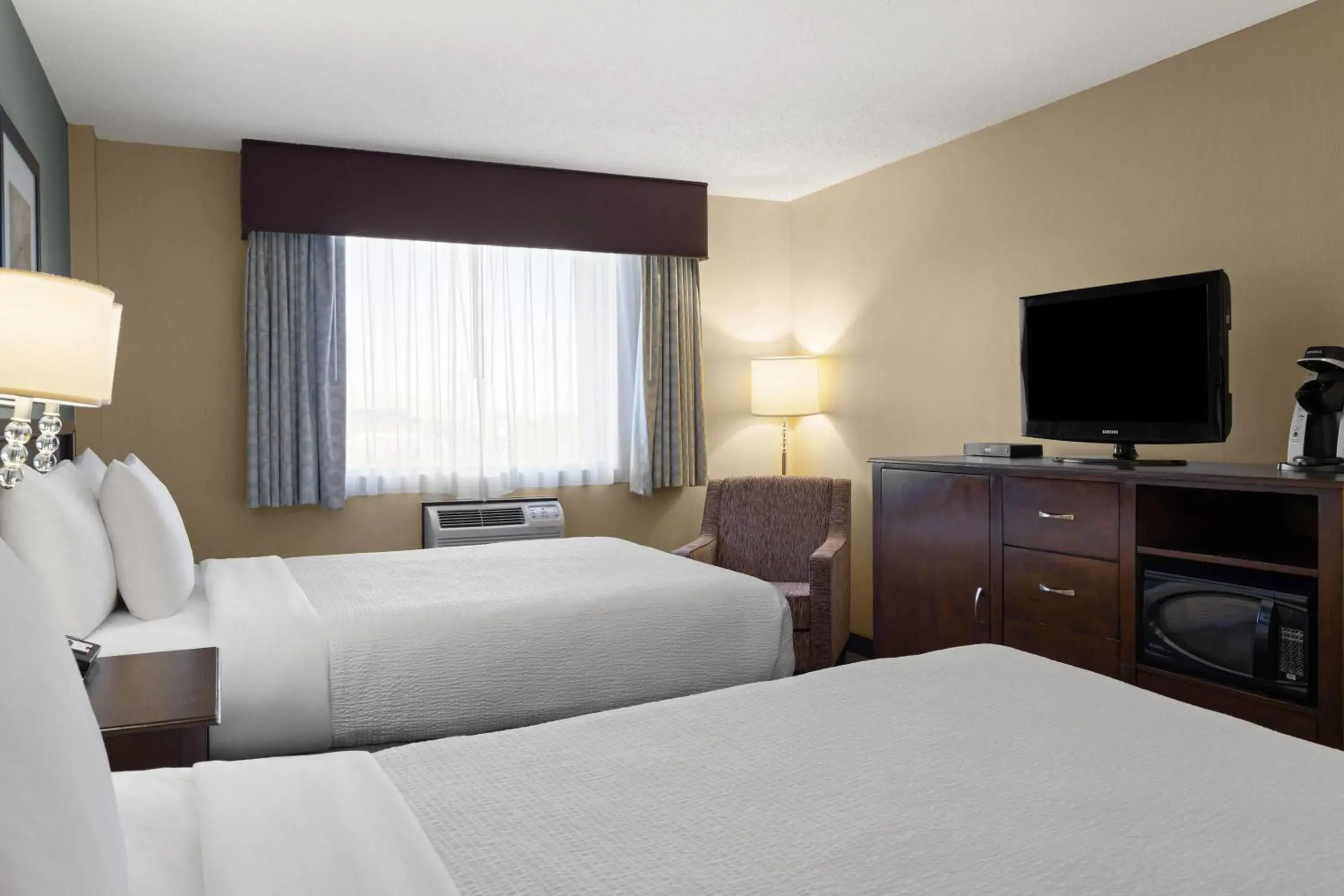 Photo of the whole room, Bed in Ramada by Wyndham Saskatoon Photo of the whole room, Bed in Ramada by Wyndham Saskatoon