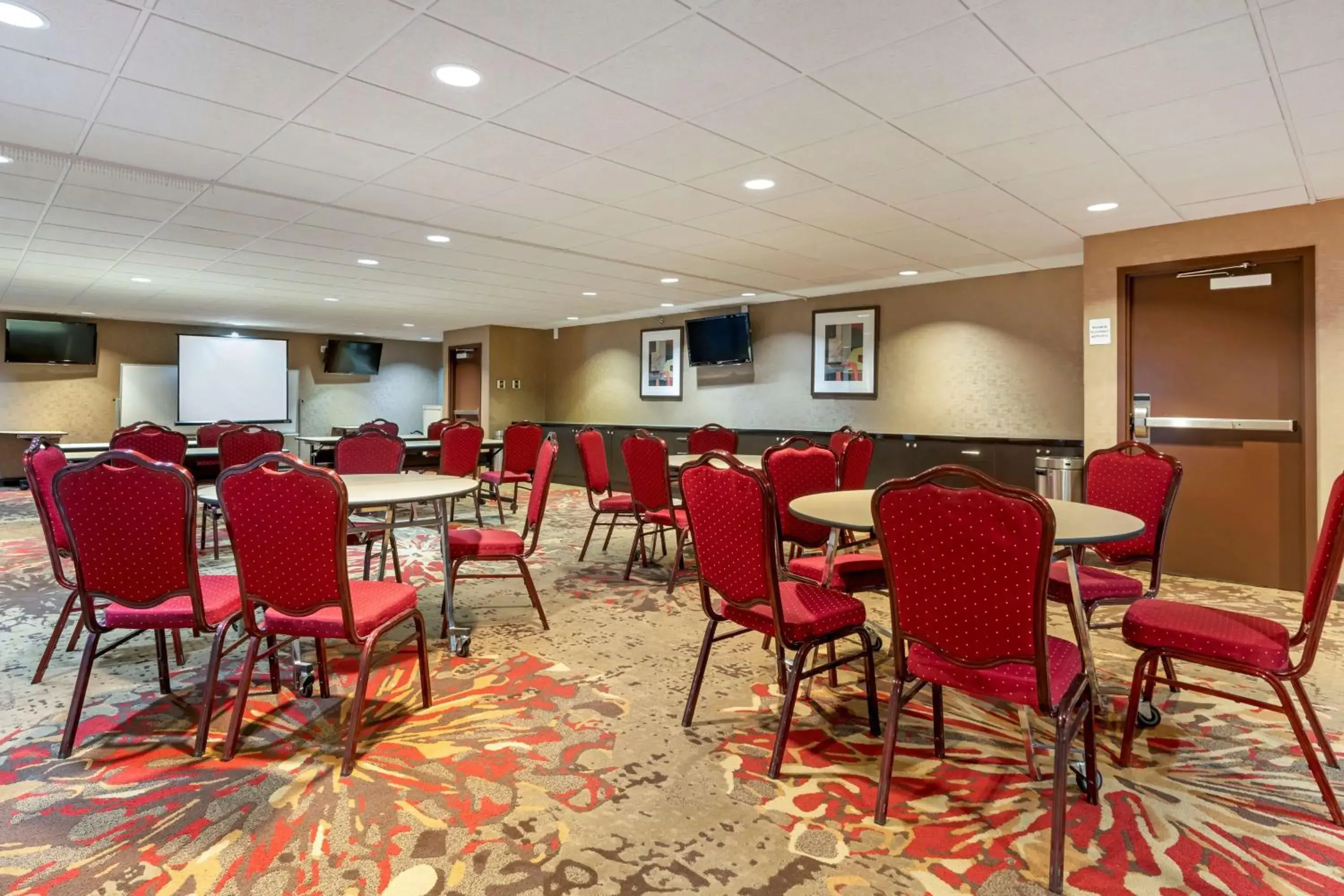Photo of the whole room in Best Western Plus Brookside Inn Photo of the whole room in Best Western Plus Brookside Inn