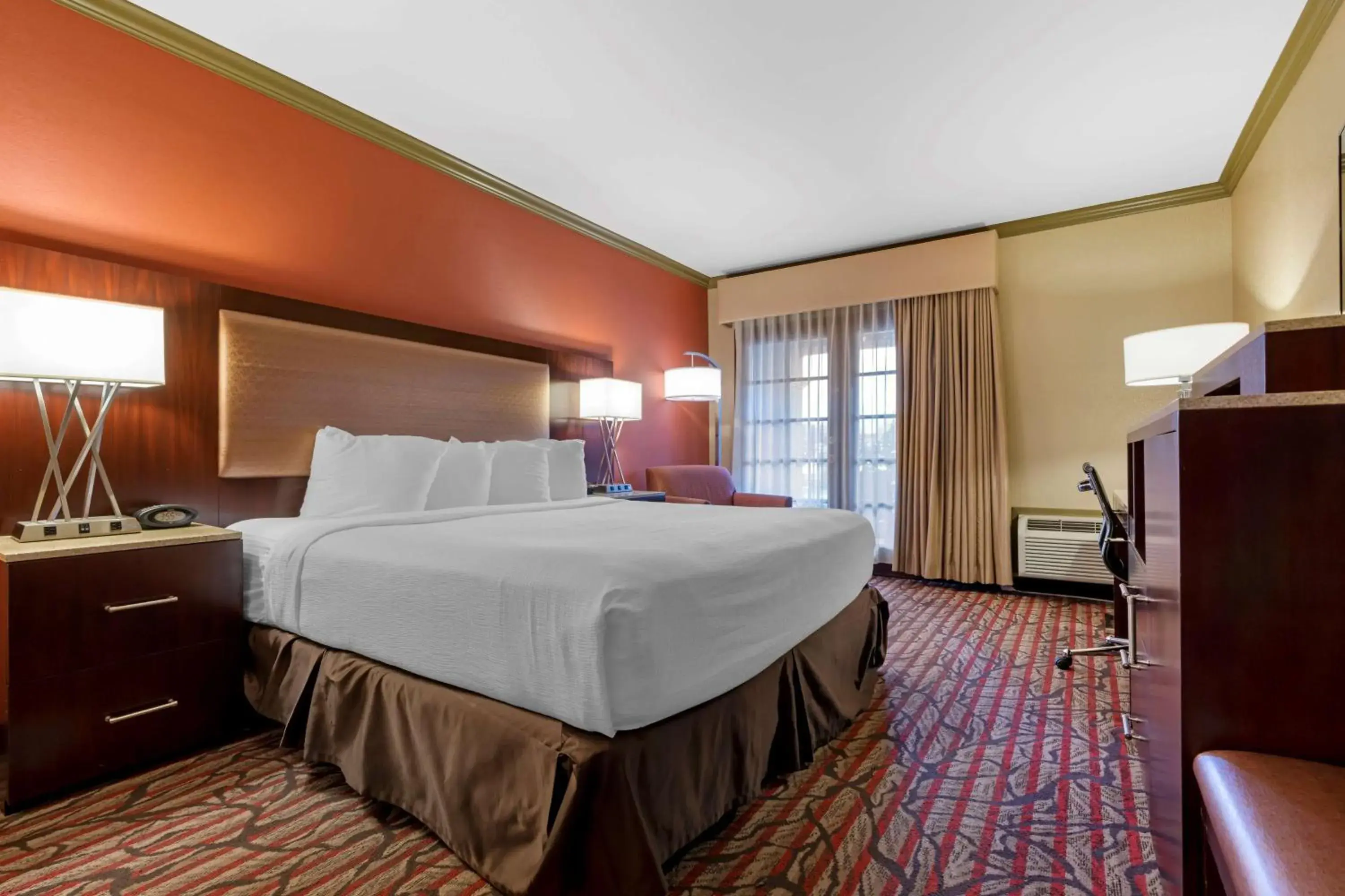 Photo of the whole room, Bed in Best Western Plus Brookside Inn Photo of the whole room, Bed in Best Western Plus Brookside Inn
