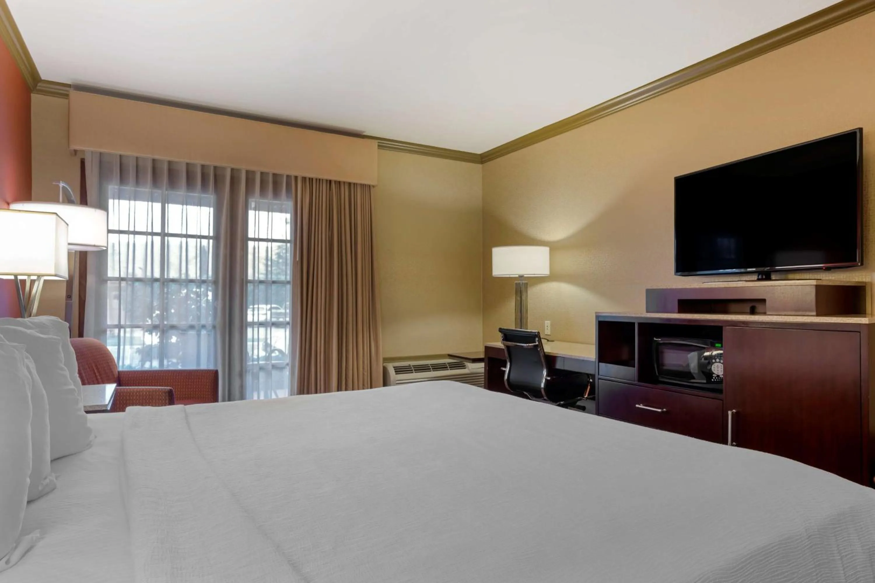 Photo of the whole room, Bed in Best Western Plus Brookside Inn