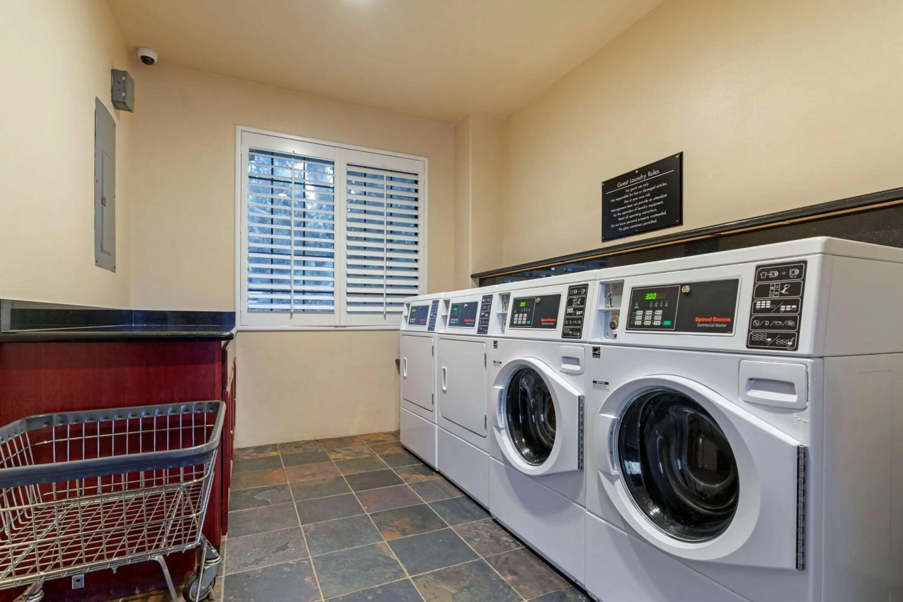 Photo of the whole room in Best Western Plus Brookside Inn