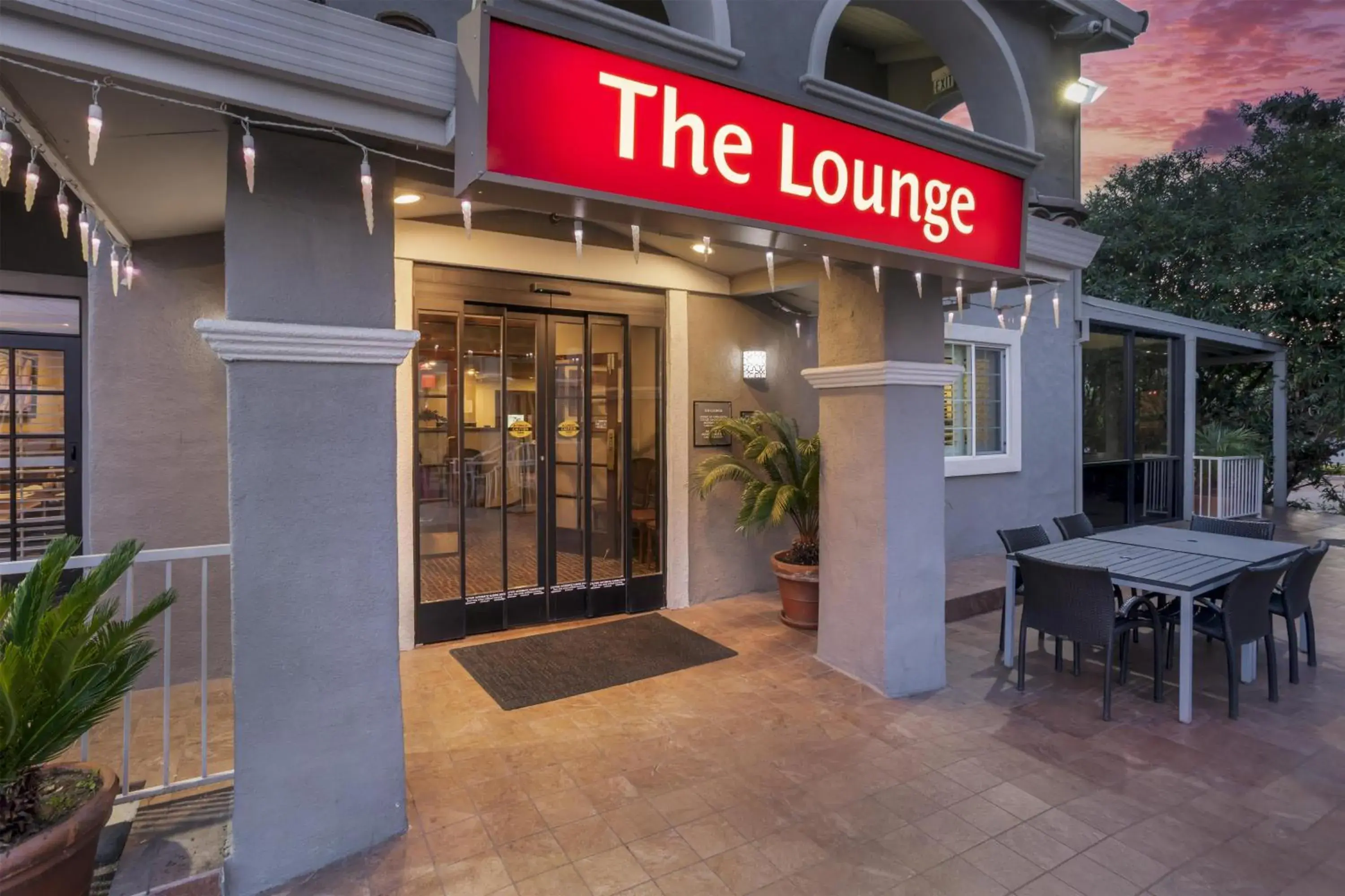 Lounge or bar in Best Western Plus Brookside Inn Lounge or bar in Best Western Plus Brookside Inn