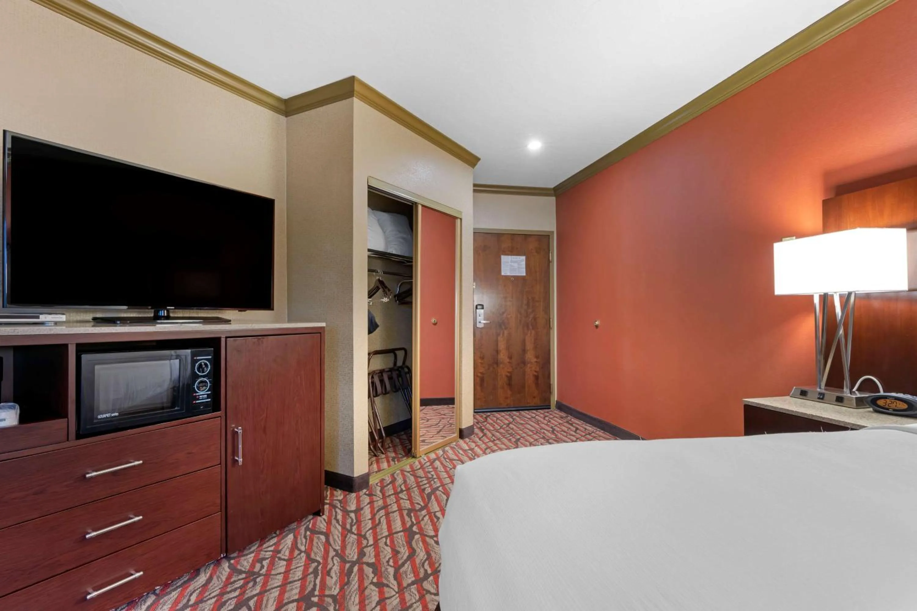 Photo of the whole room, Bed in Best Western Plus Brookside Inn