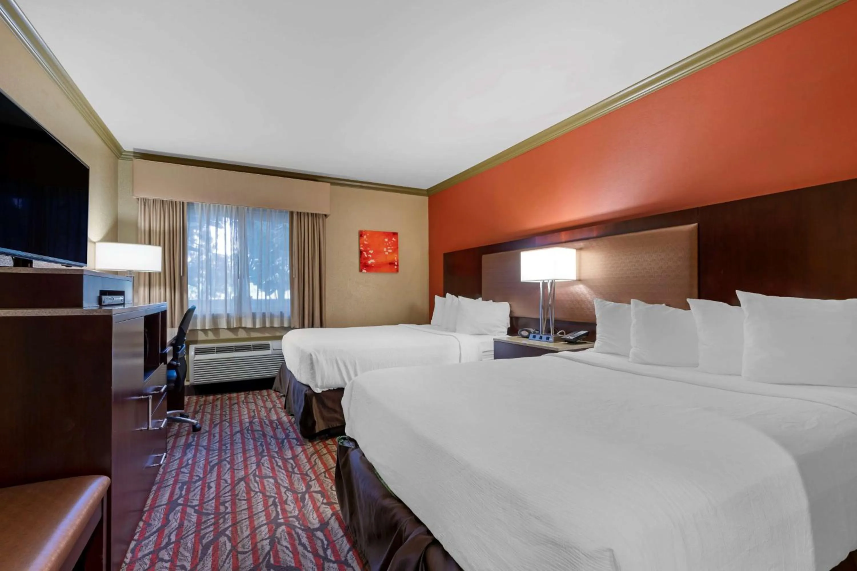 Photo of the whole room, Bed in Best Western Plus Brookside Inn