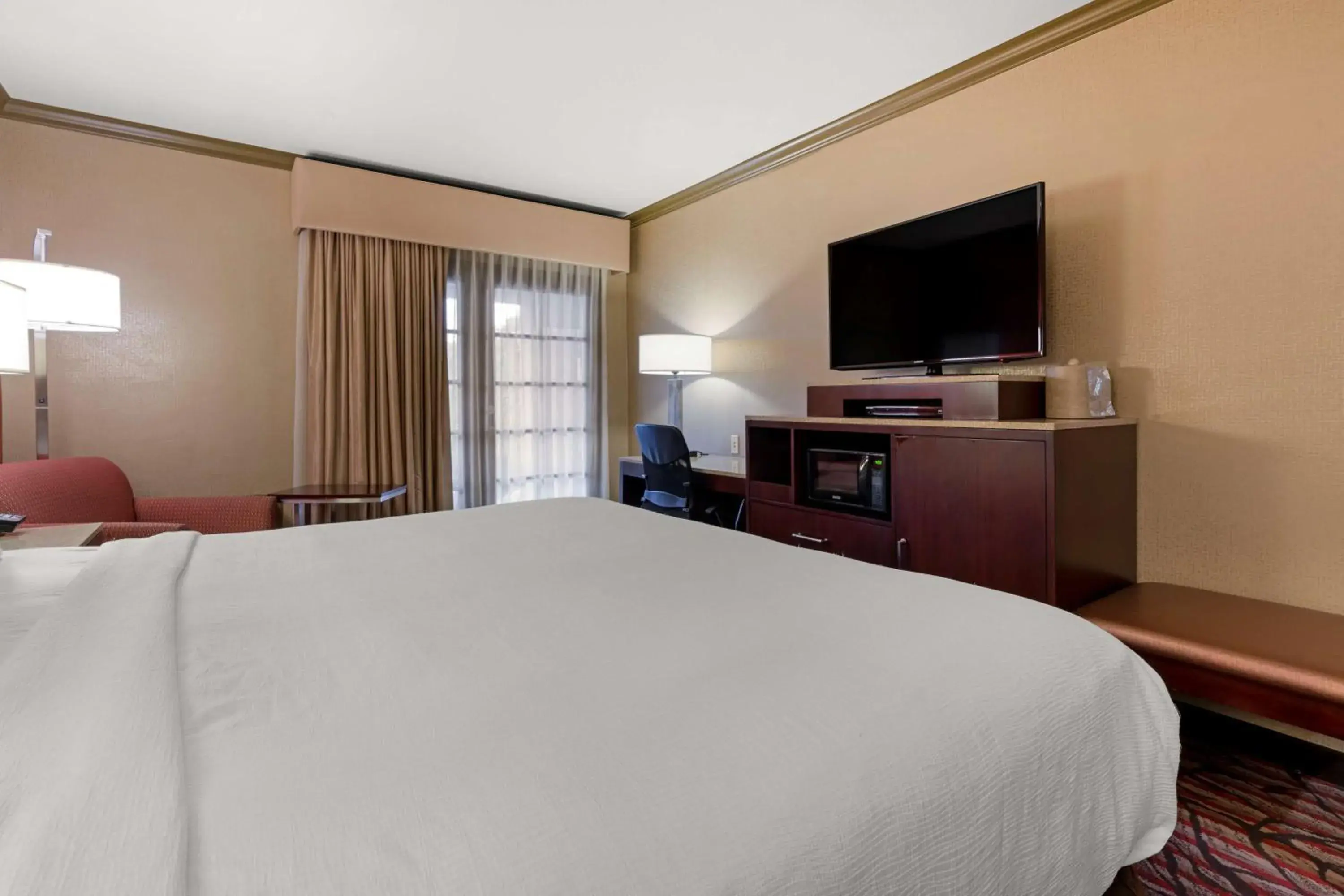 Photo of the whole room, Bed in Best Western Plus Brookside Inn Photo of the whole room, Bed in Best Western Plus Brookside Inn