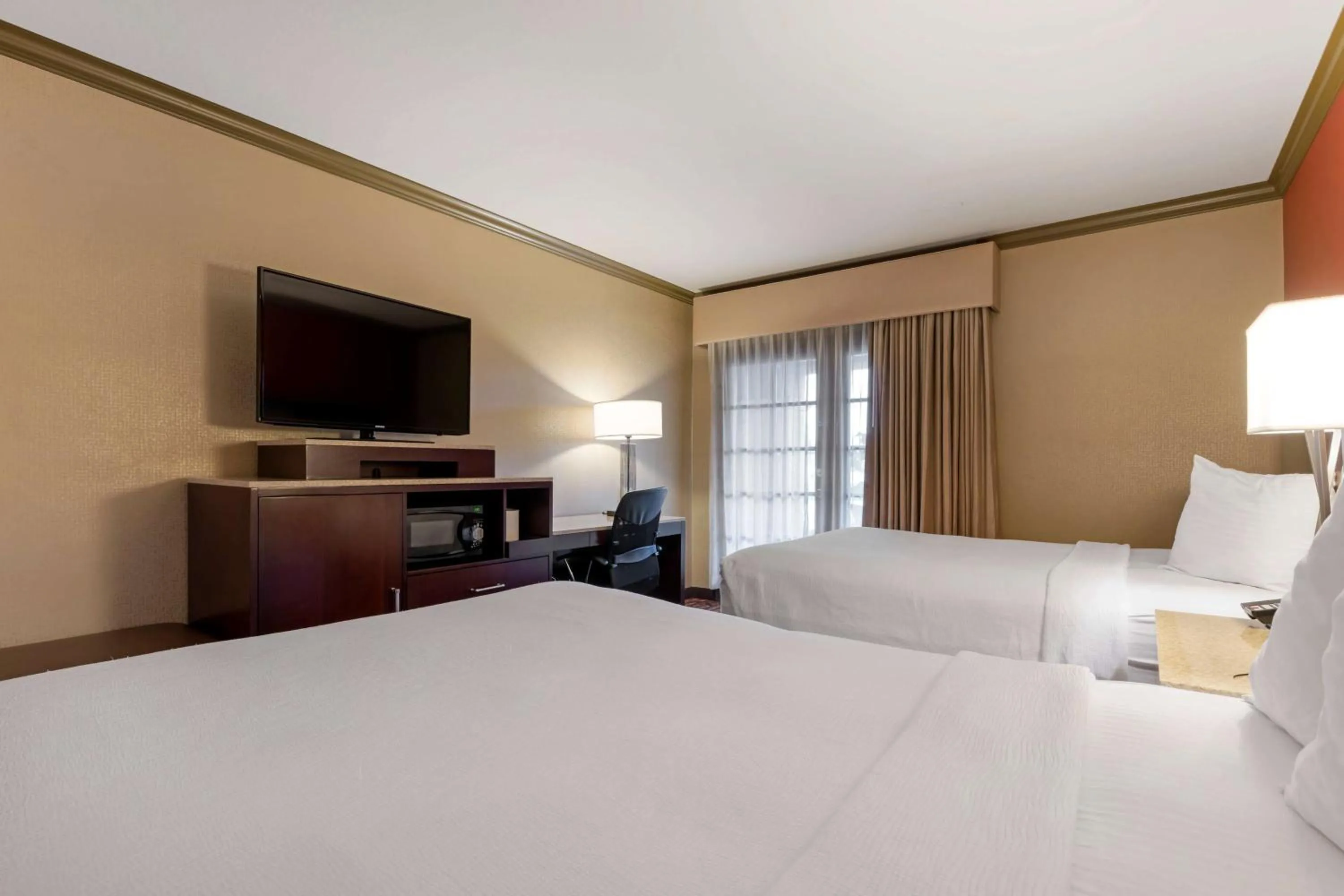 Photo of the whole room, Bed in Best Western Plus Brookside Inn