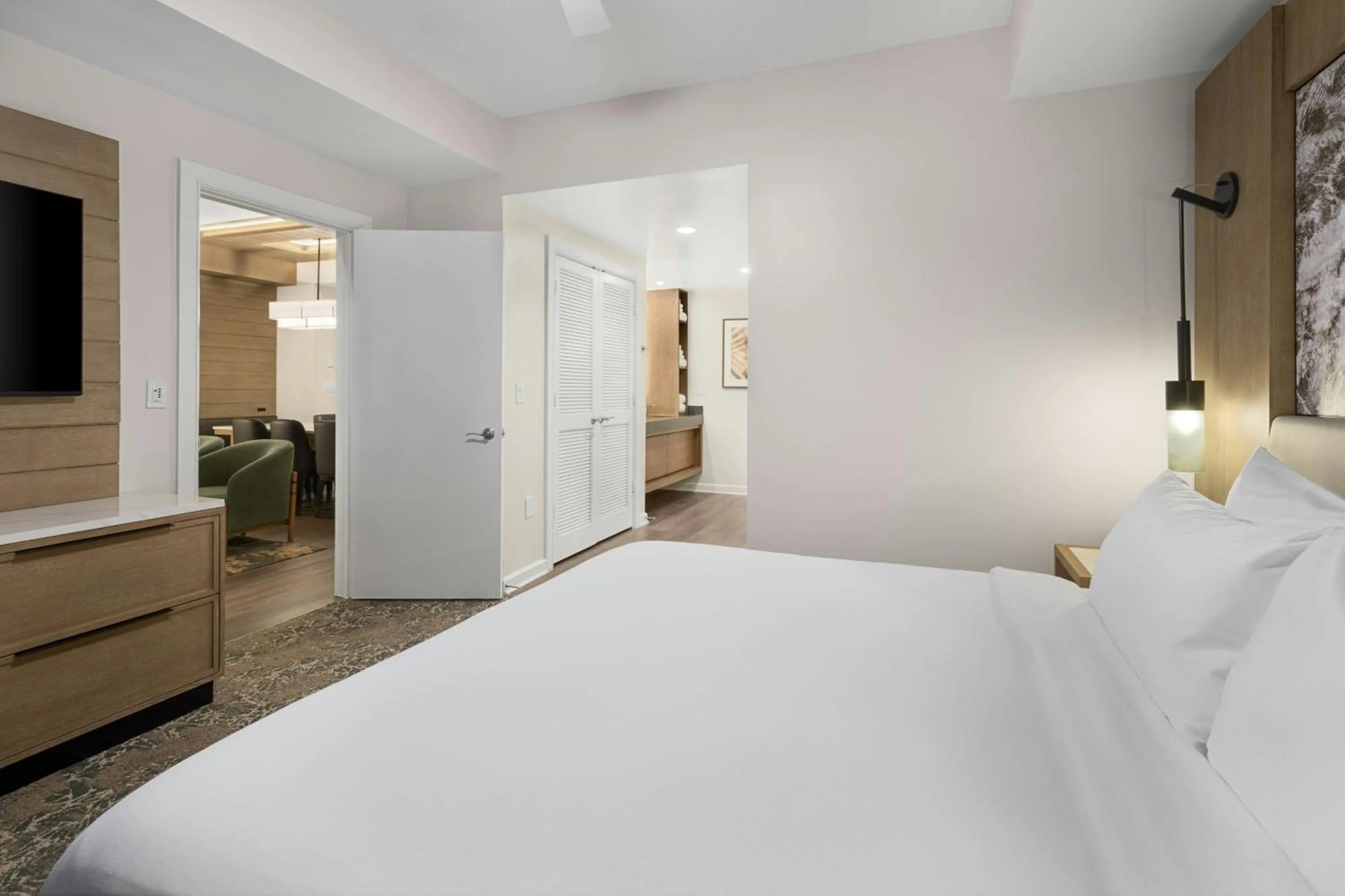 Bedroom, Bed in Marriott's Imperial Palms Villas