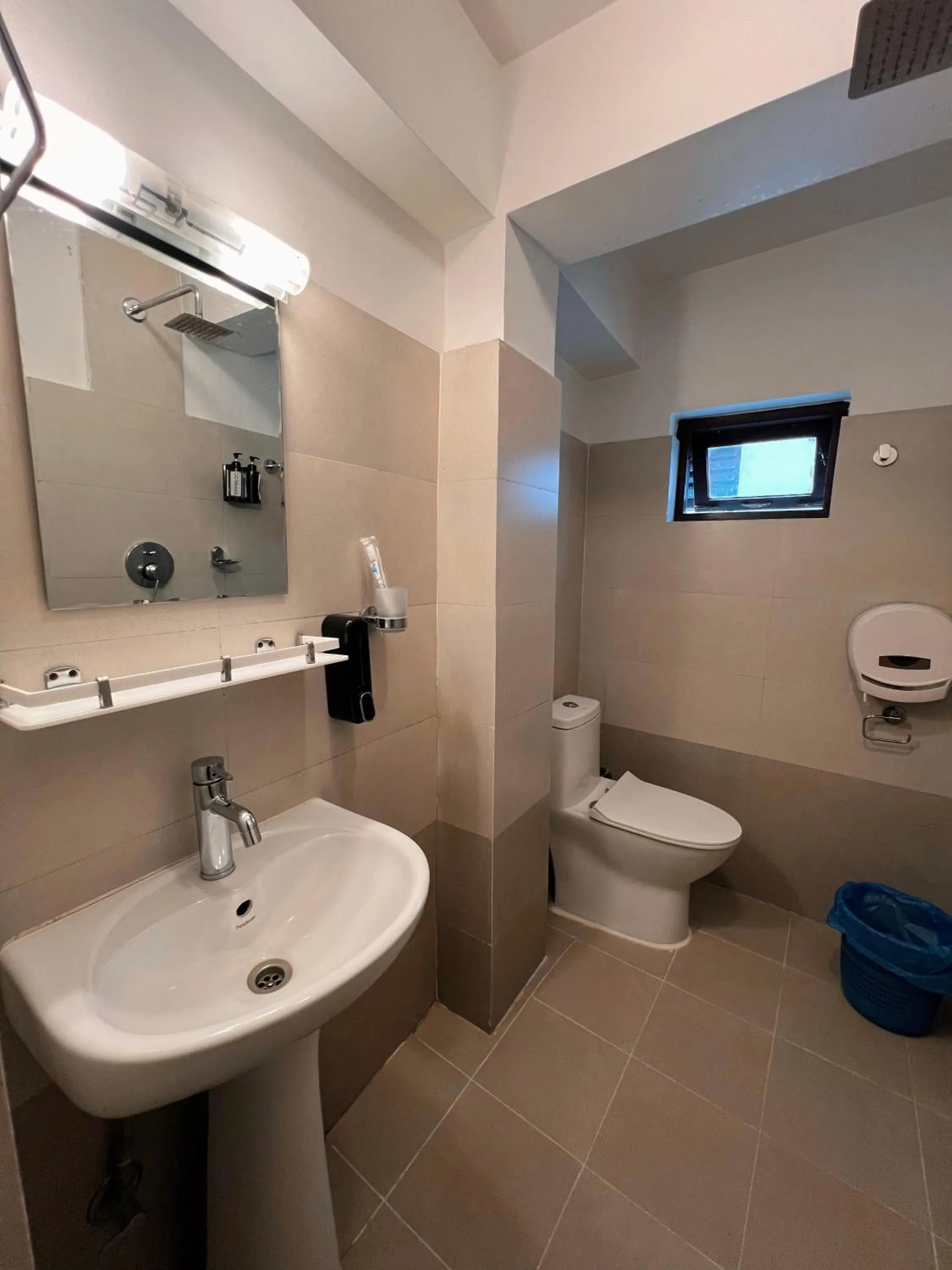 Shower in Hotel Bodhiz