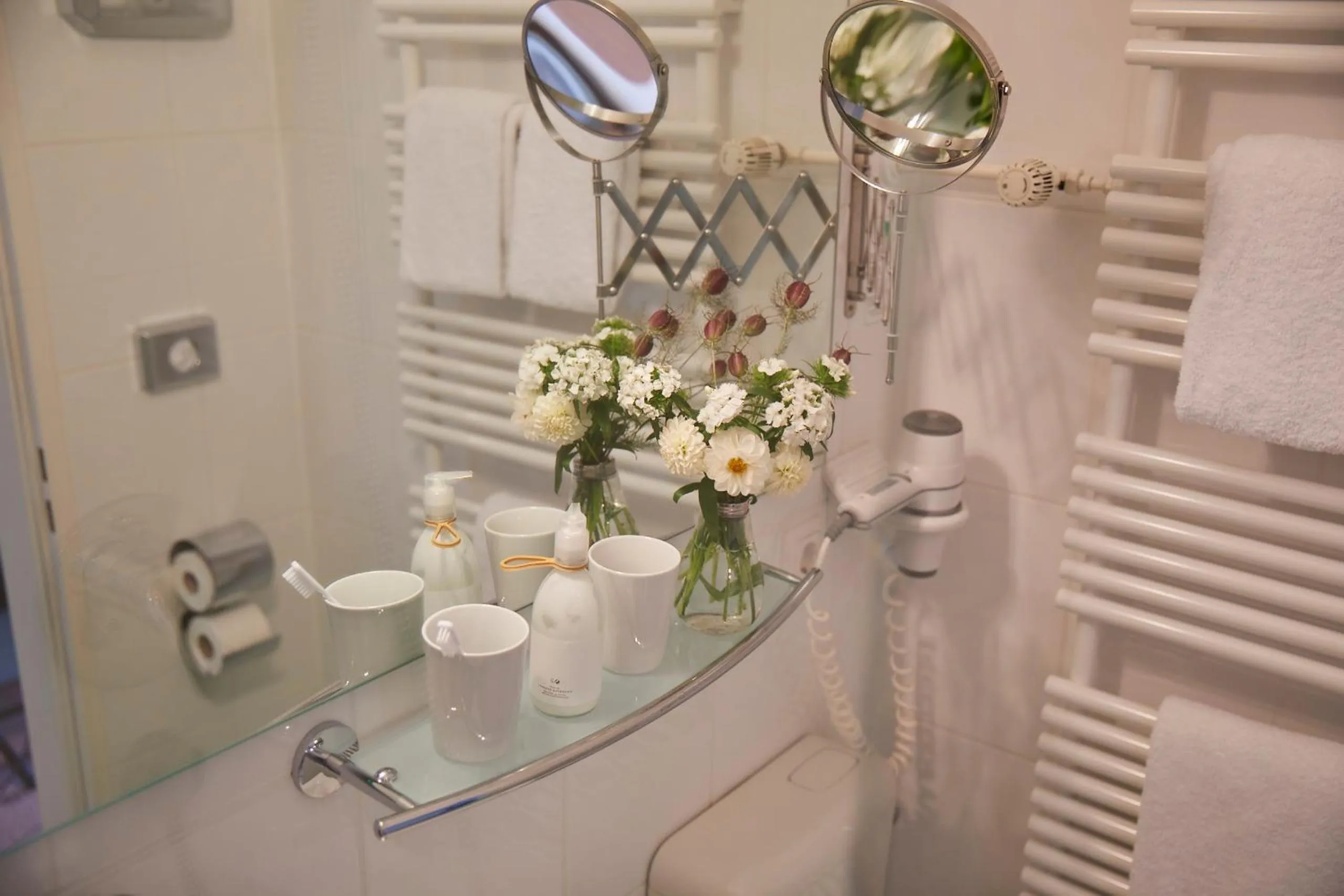 Bathroom in Hotel Metropol by Maier Privathotels