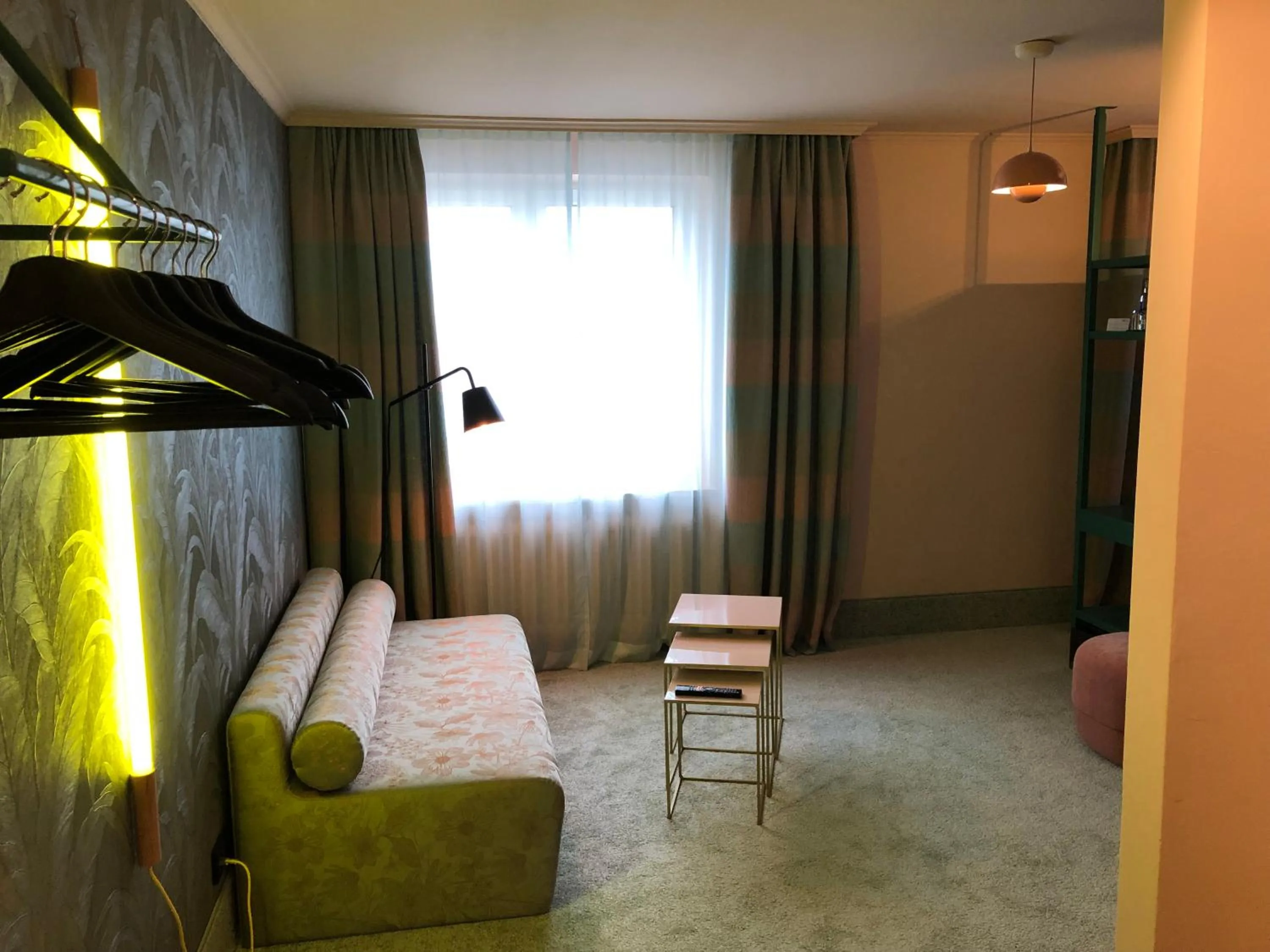 Living room, Bed in Hotel Metropol by Maier Privathotels