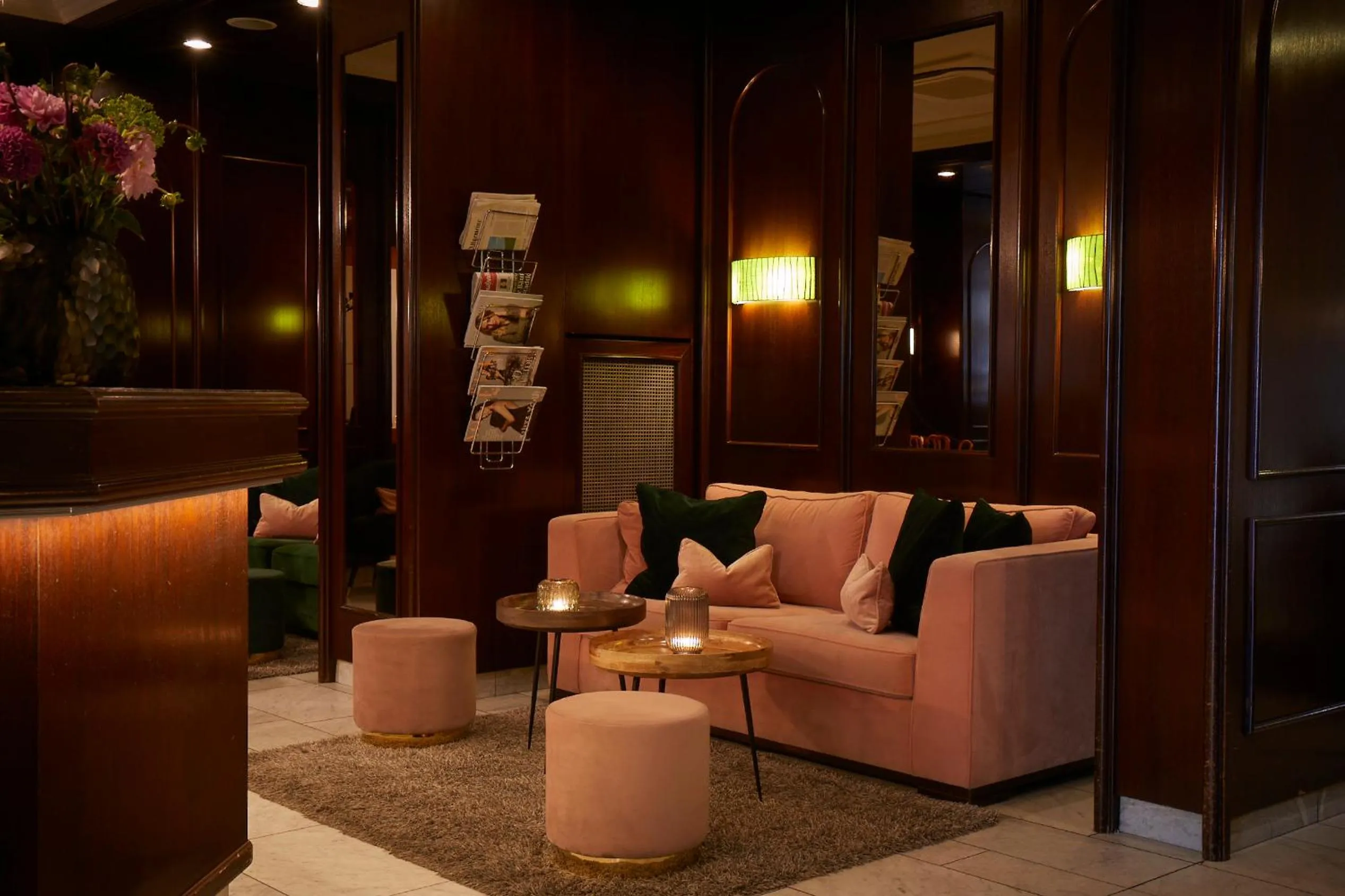 Lobby or reception in Hotel Metropol by Maier Privathotels