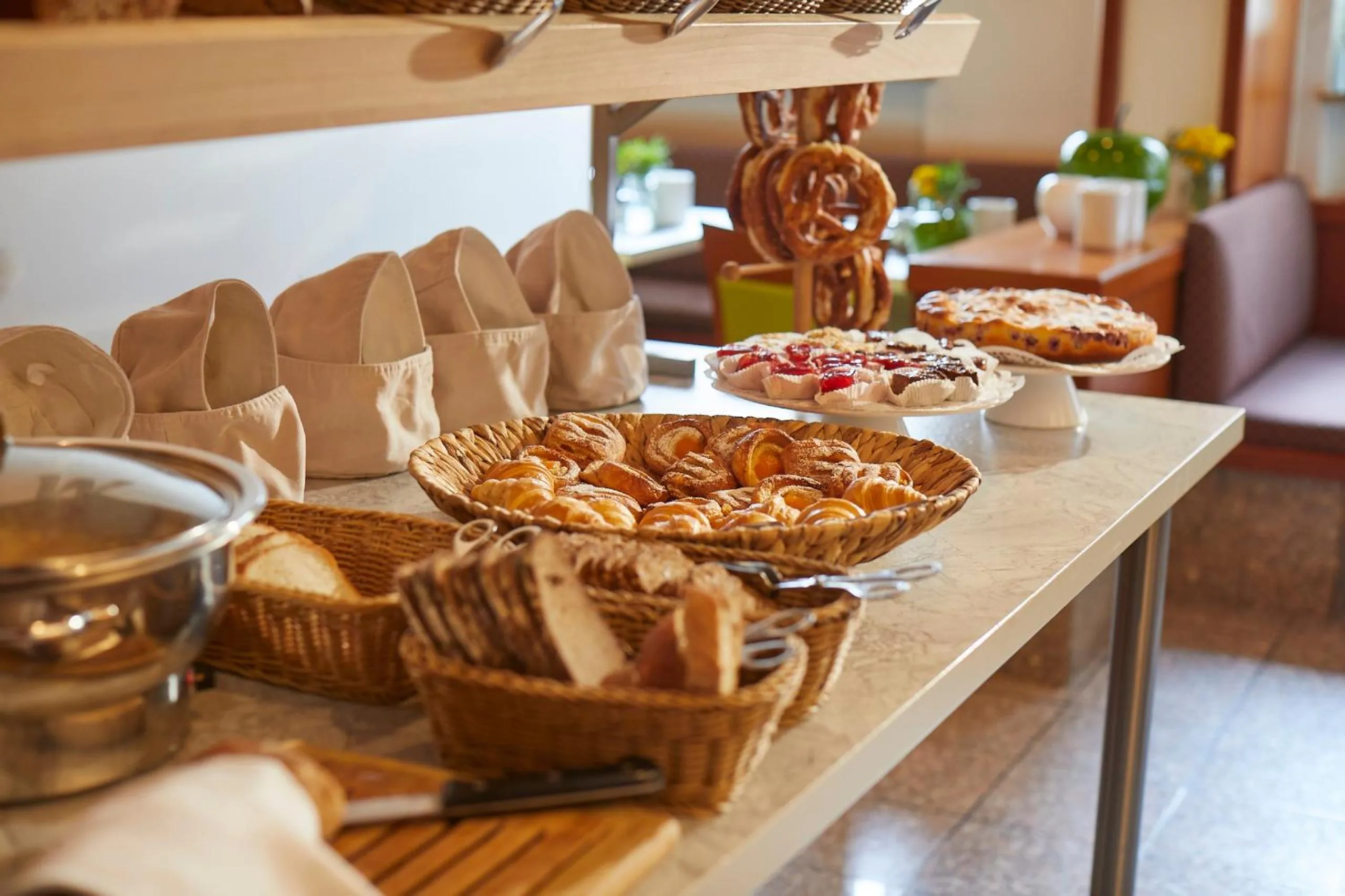 Food and drinks in Hotel Metropol by Maier Privathotels