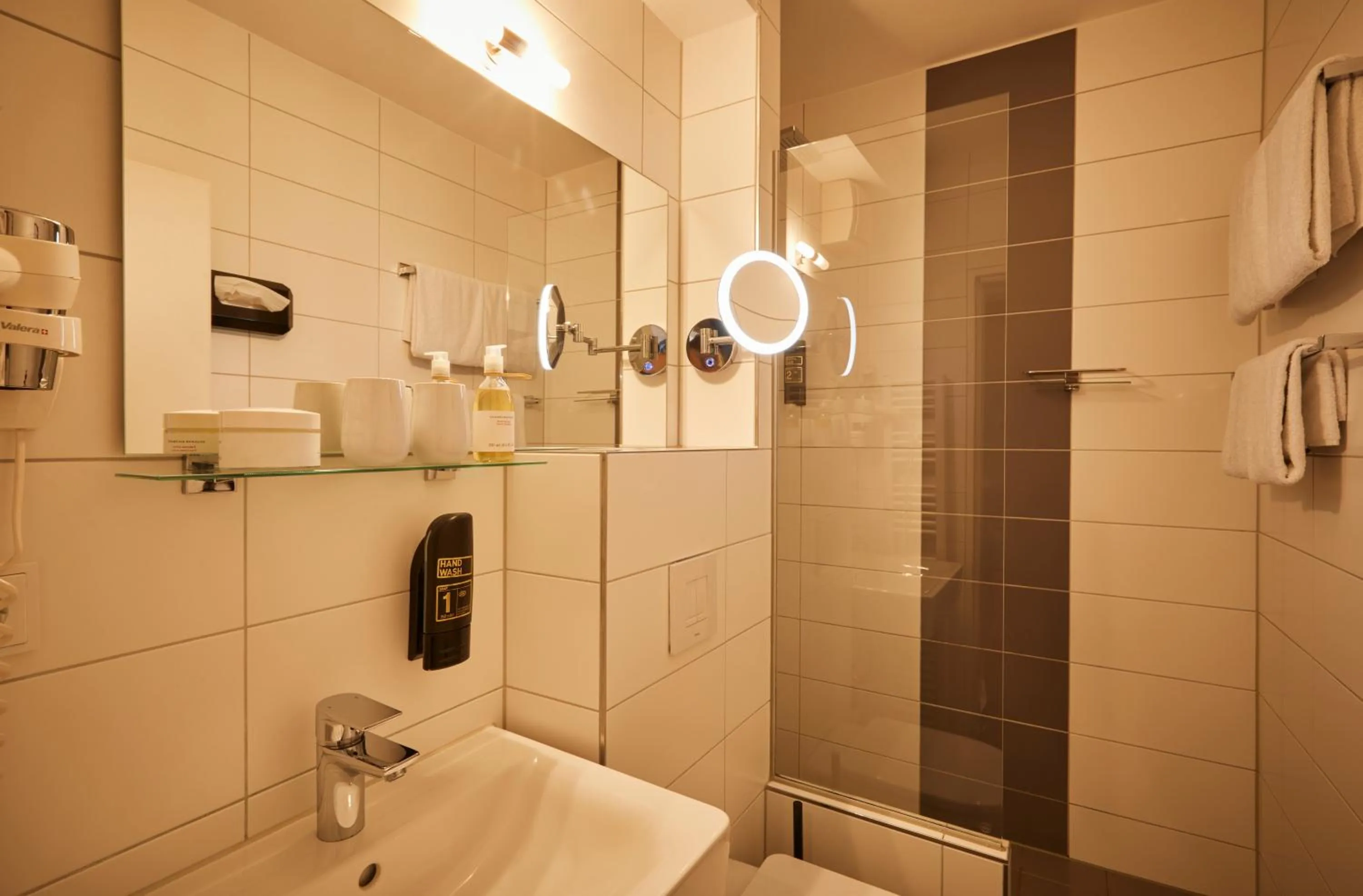 Bathroom in Hotel Metropol by Maier Privathotels