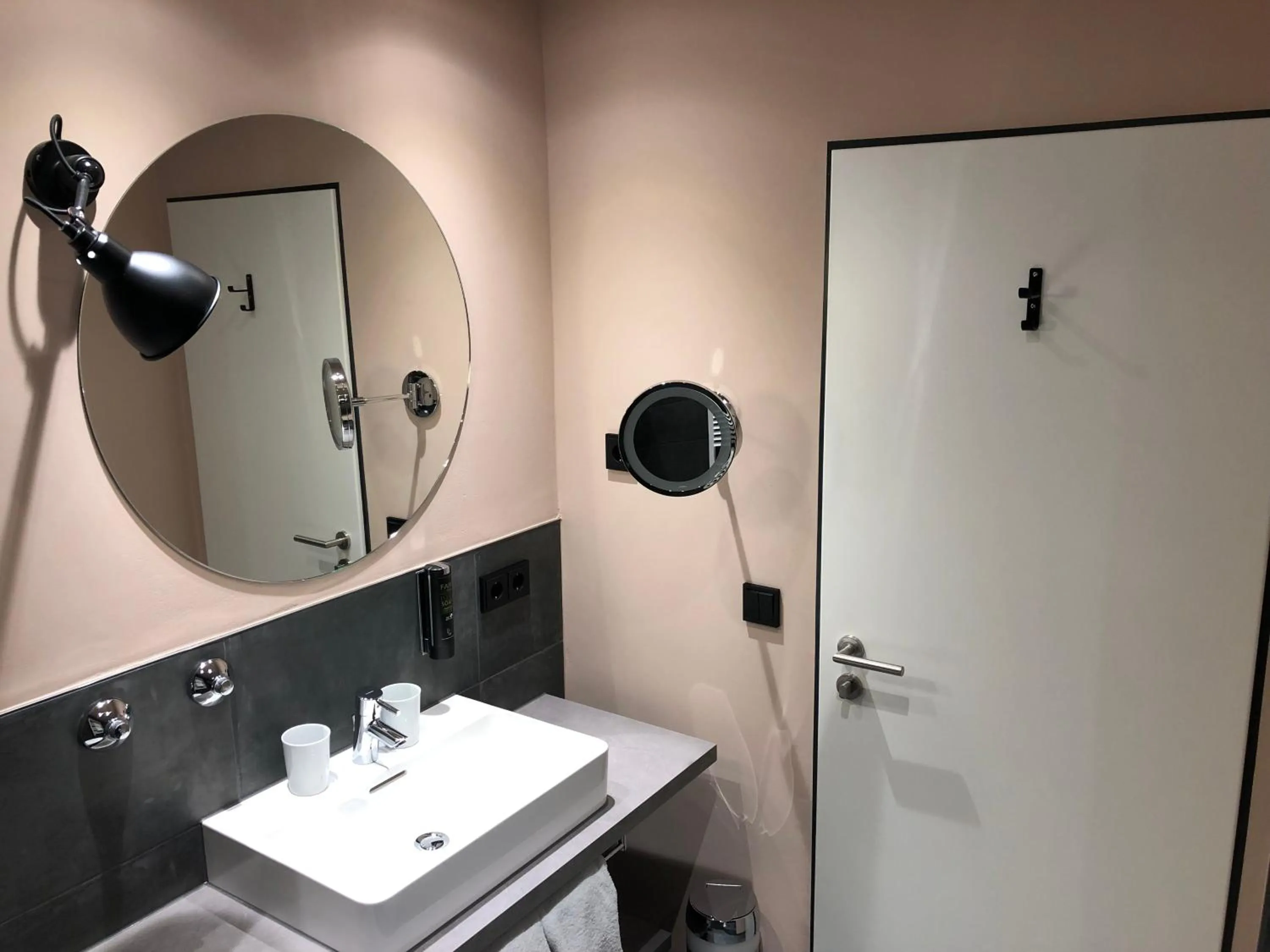 Bathroom in Hotel Metropol by Maier Privathotels