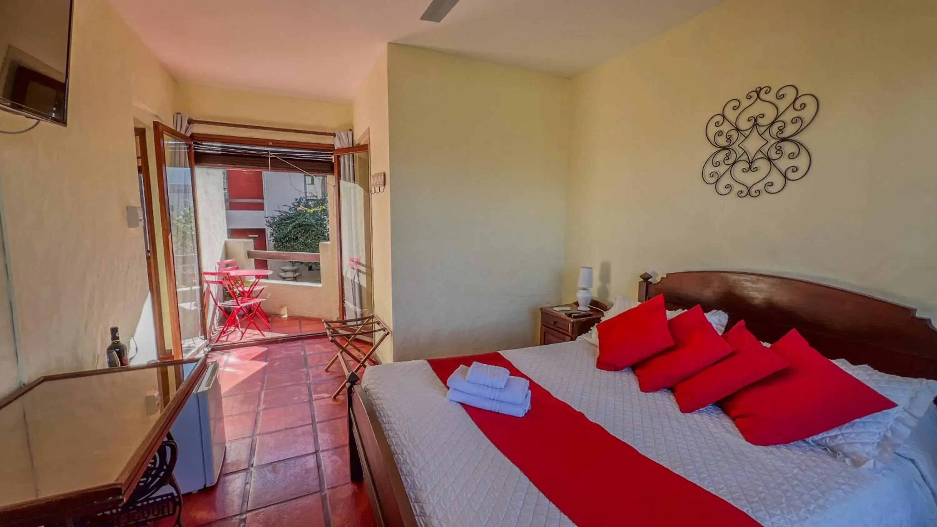 Premium Double Room with Private Bathroom in Viajero Posada B&B Premium Double Room with Private Bathroom in Viajero Posada B&B