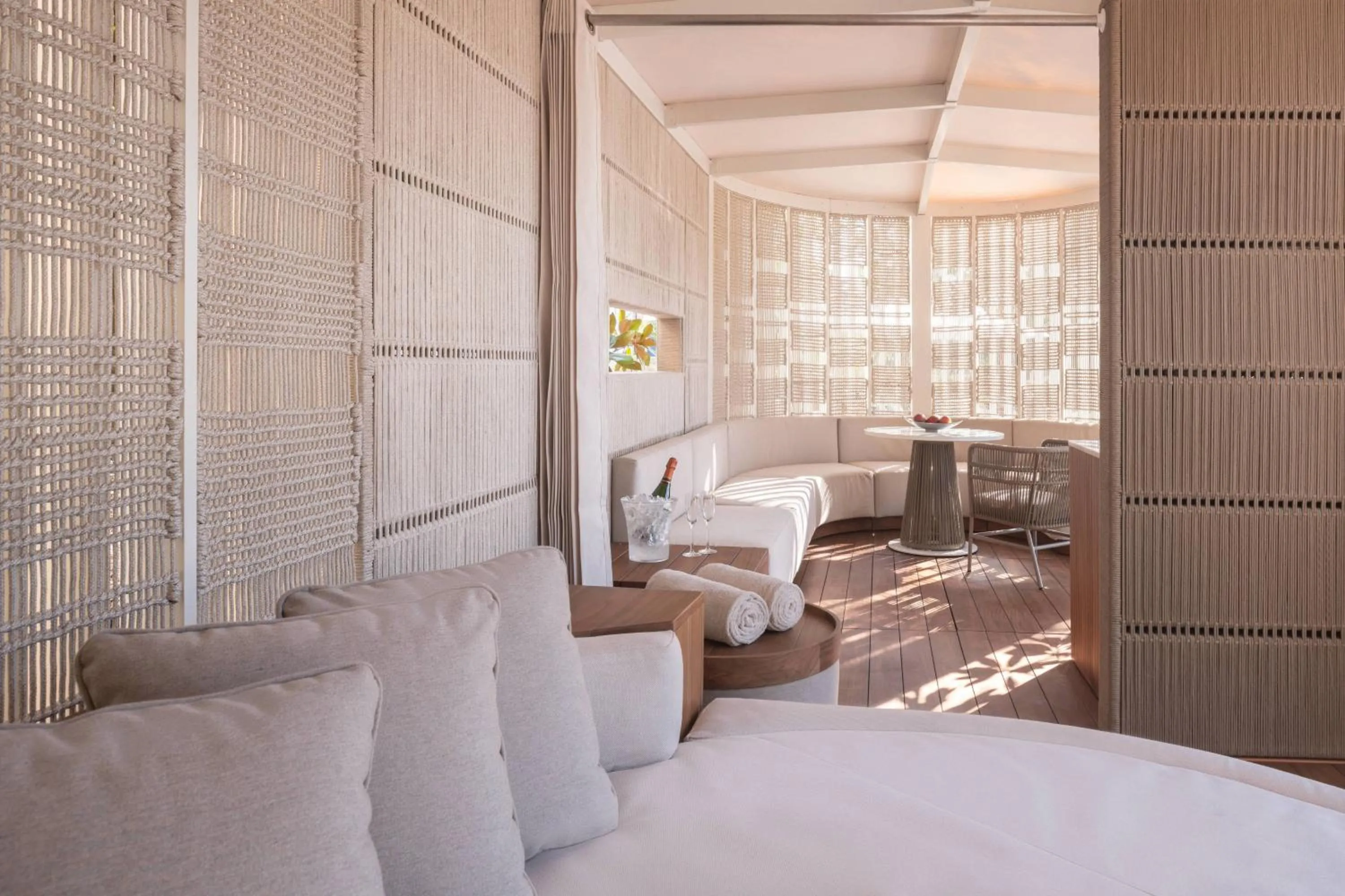 Swimming pool, Bed in The Ritz-Carlton Orlando, Grande Lakes