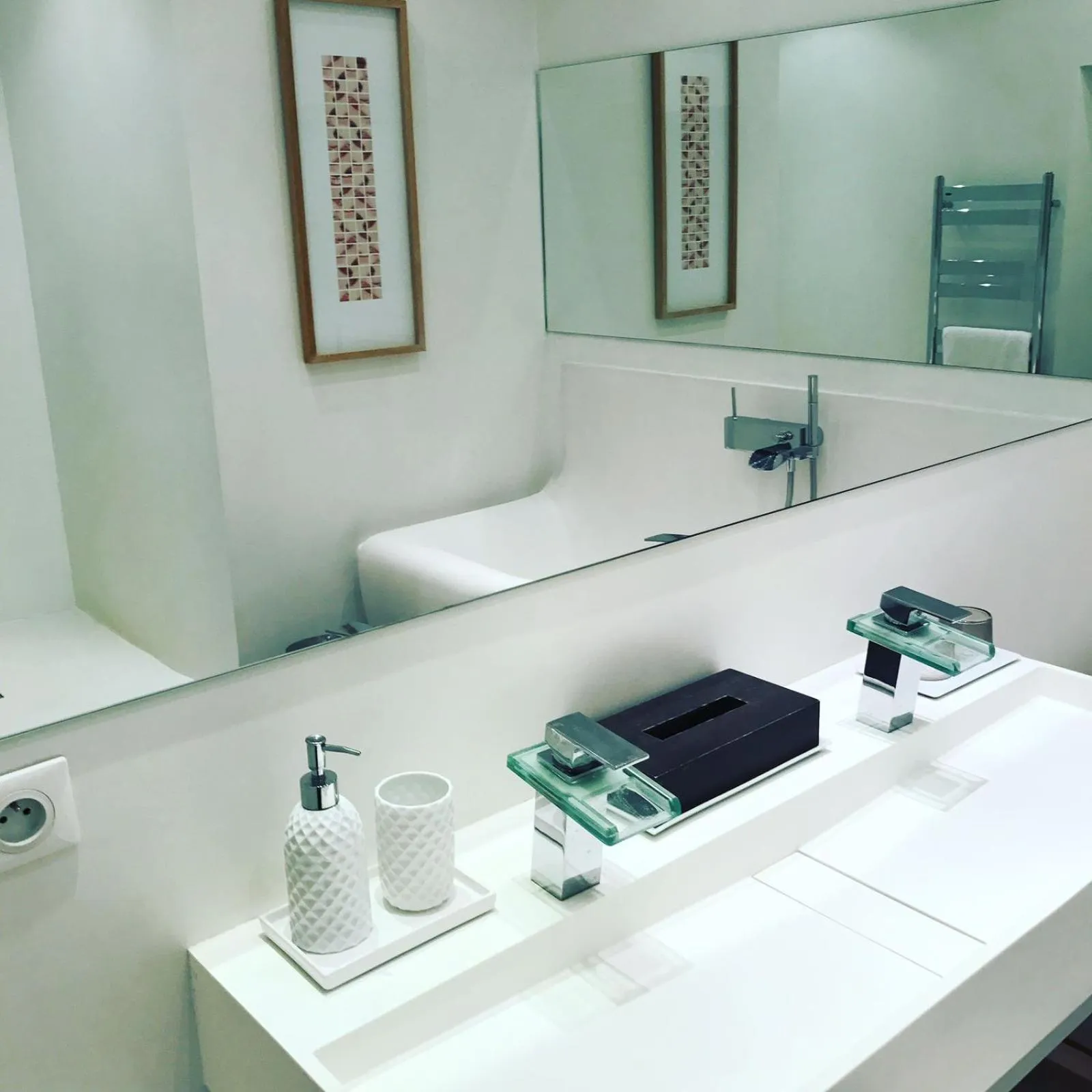 Bathroom in Hôtel Particulier Le 28 - Spa & Art Luxury Design by Alain Ducasse