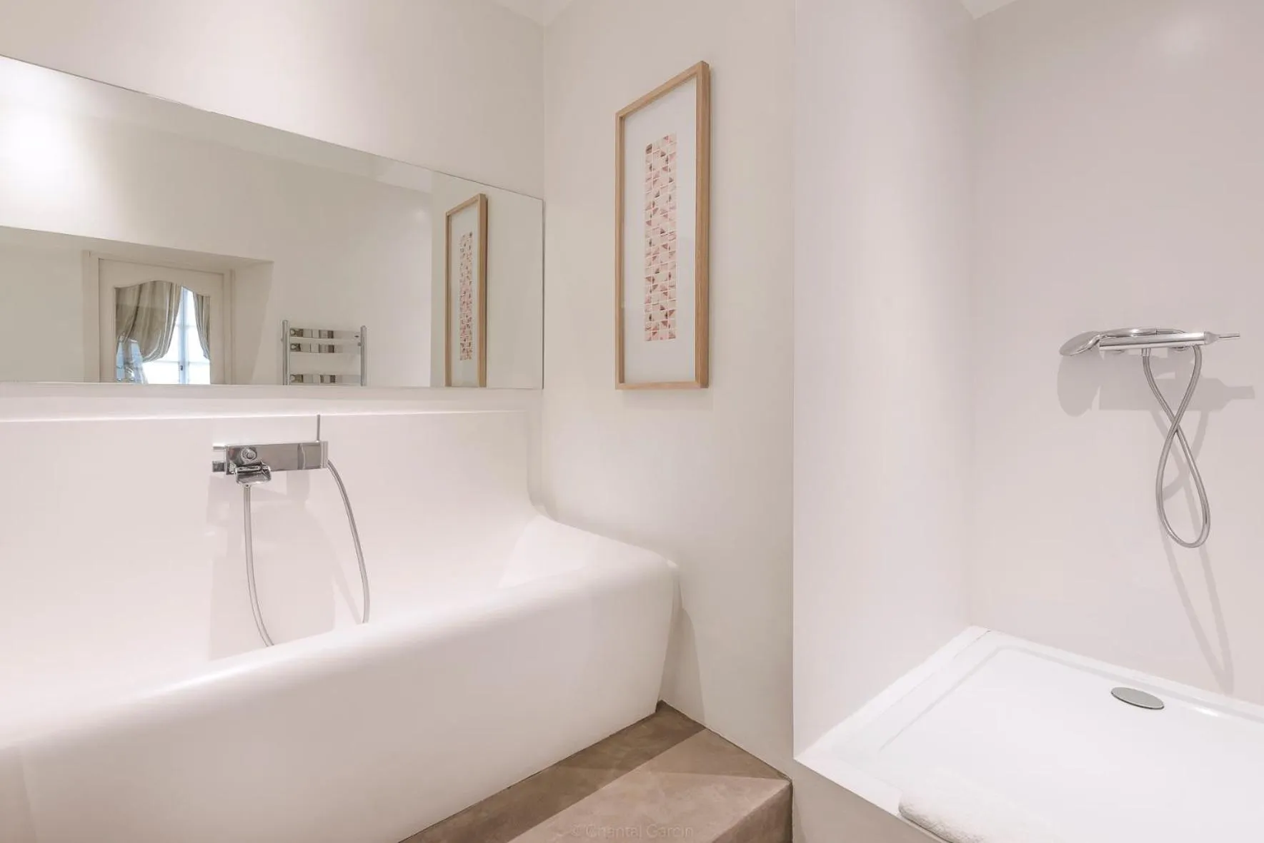 Bathroom in Hôtel Particulier Le 28 - Spa & Art Luxury Design by Alain Ducasse