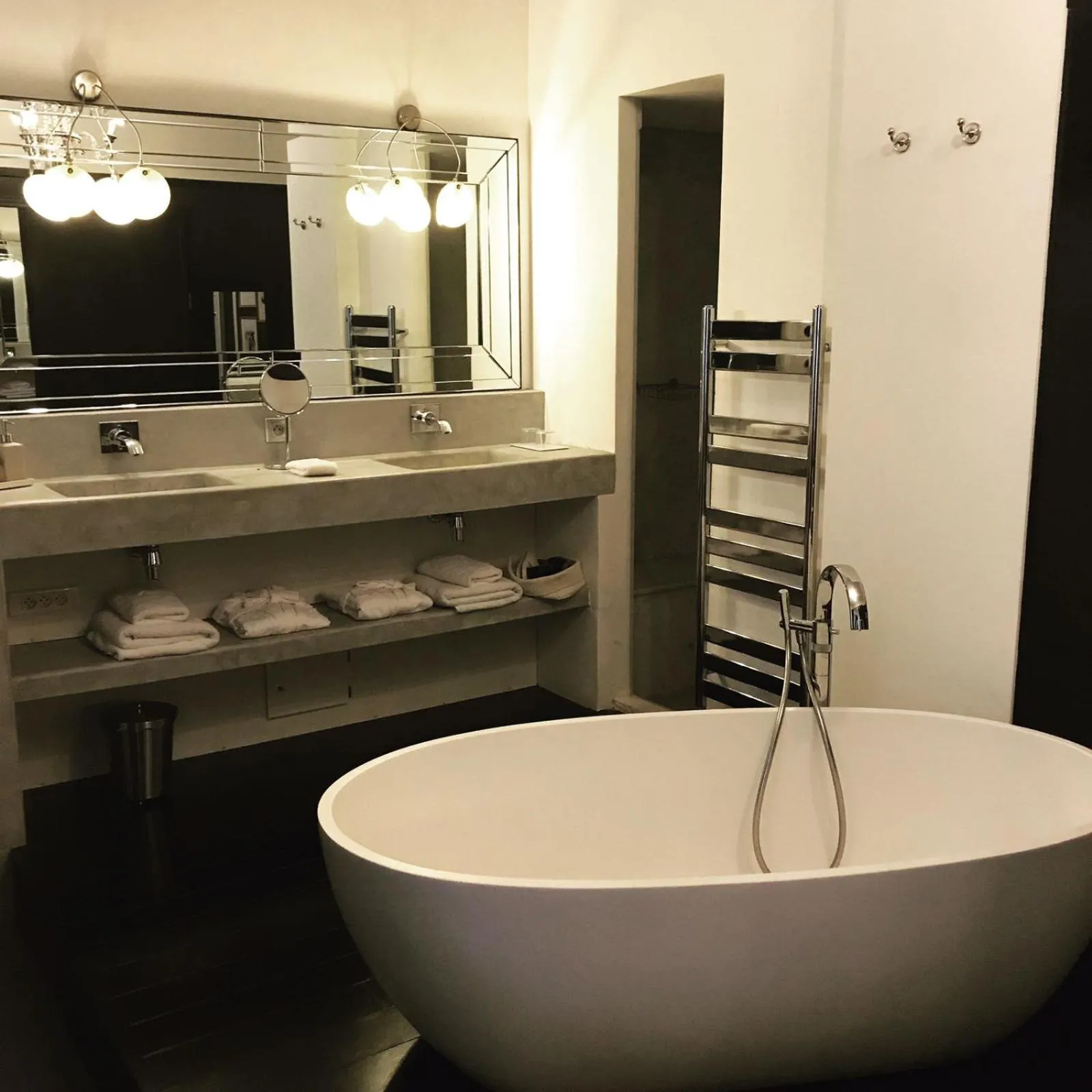 Bathroom in Hôtel Particulier Le 28 - Spa & Art Luxury Design by Alain Ducasse