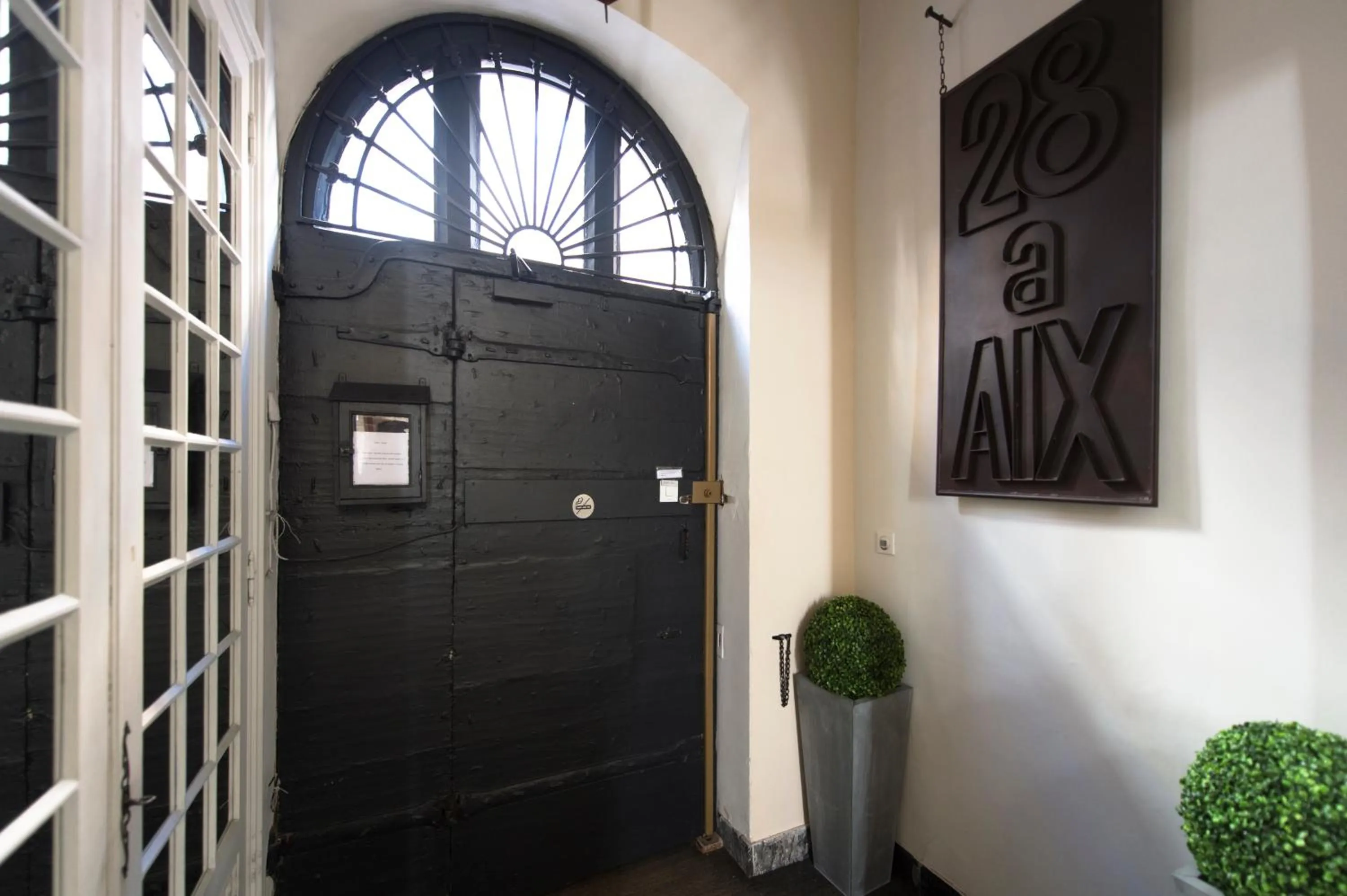 Facade/entrance in Hôtel Particulier Le 28 - Spa & Art Luxury Design by Alain Ducasse