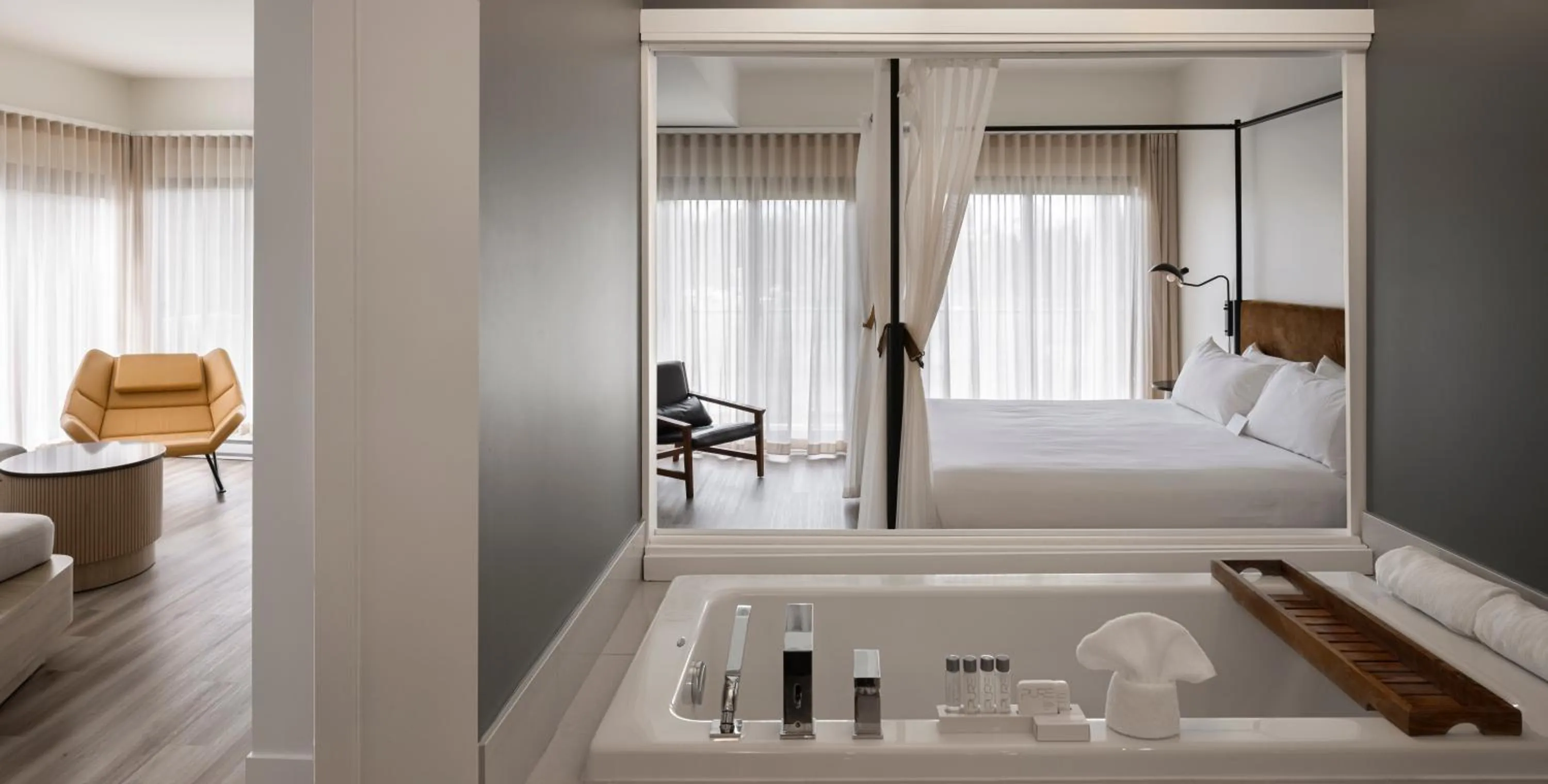 Bathroom, Bed in Estérel Resort