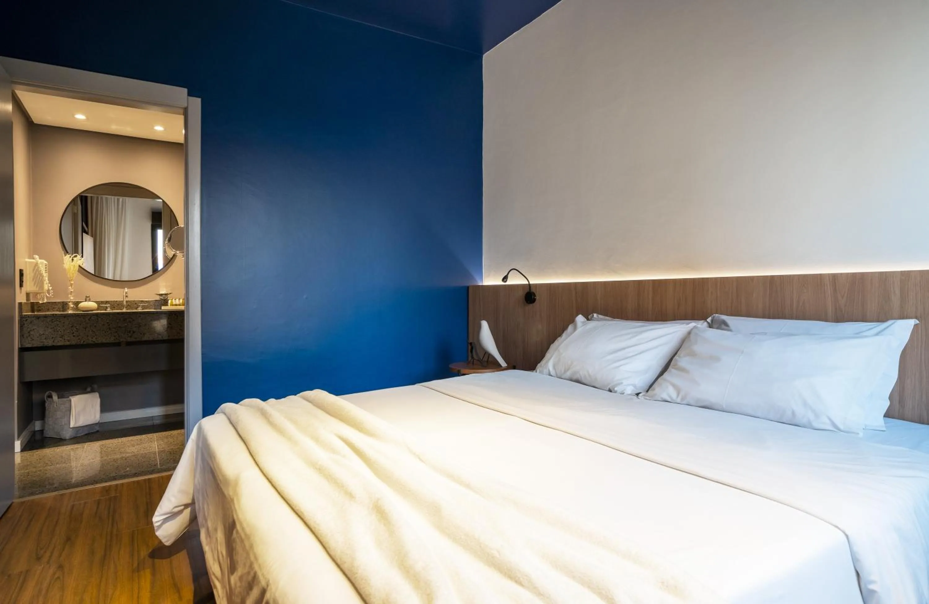 Photo of the whole room, Bed in Swan Generation Porto Alegre