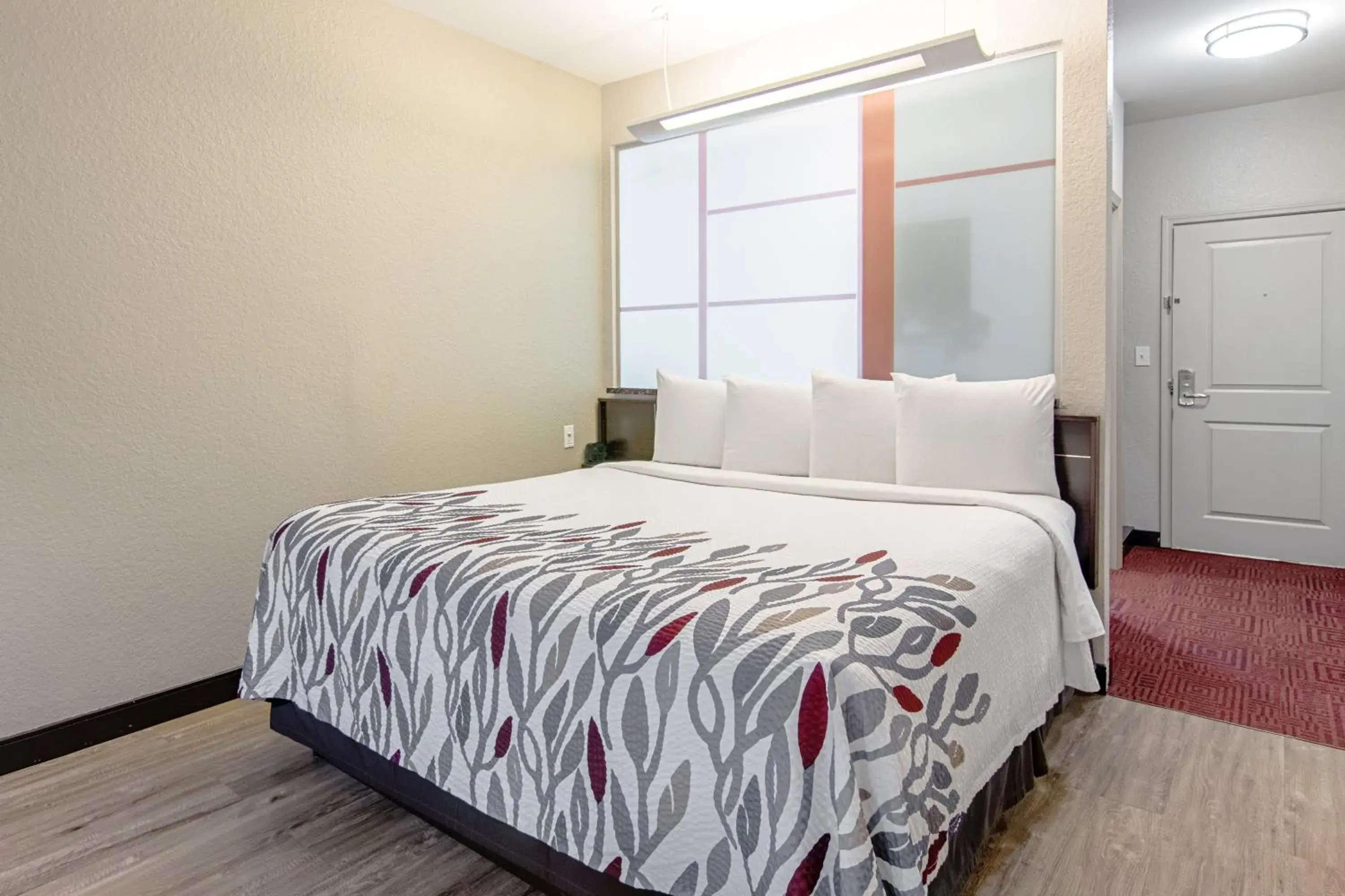 Superior King Room Smoke Free in Red Roof Inn Locust Grove Superior King Room Smoke Free in Red Roof Inn Locust Grove