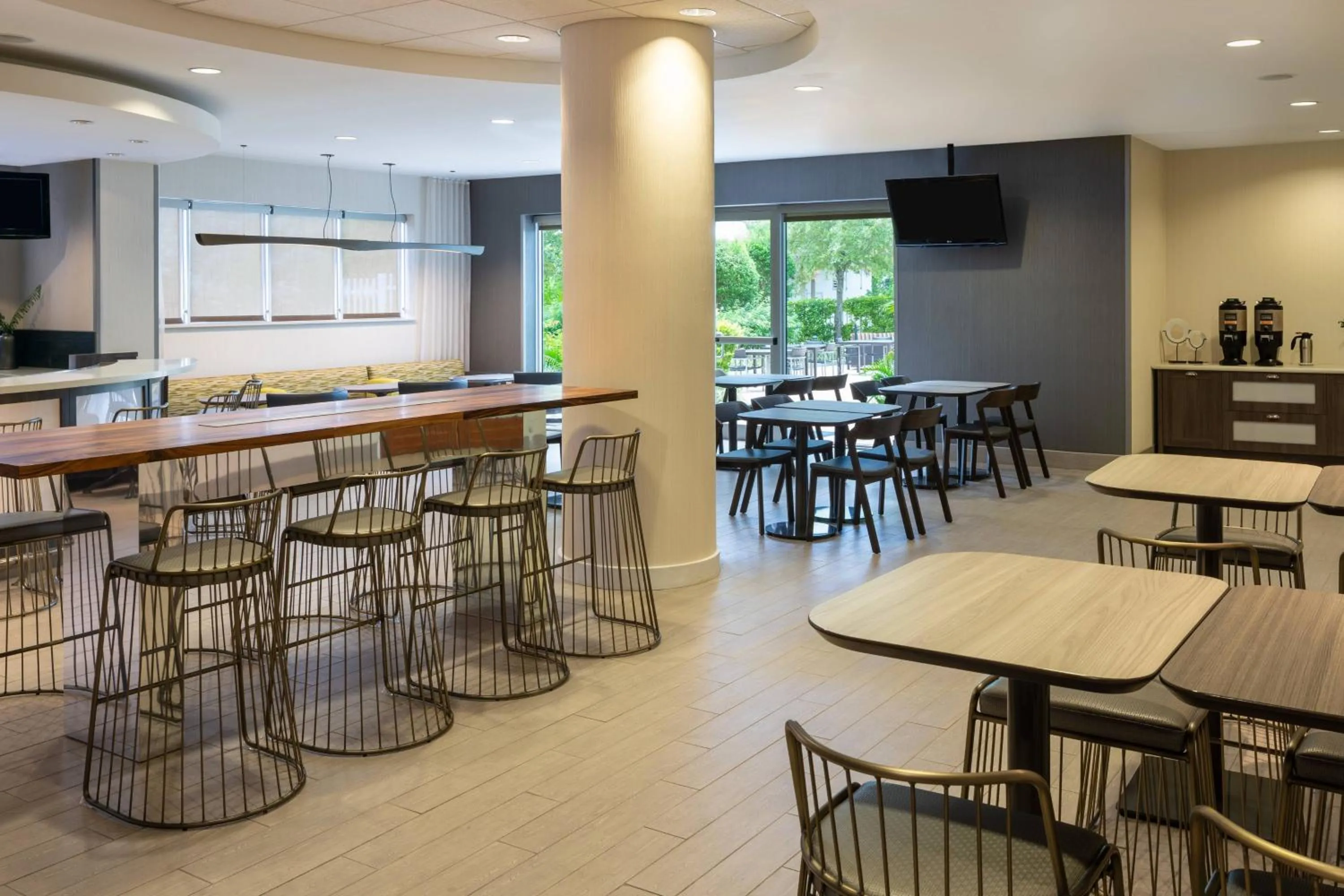 Restaurant/places to eat in SpringHill Suites Miami Downtown/Medical Center