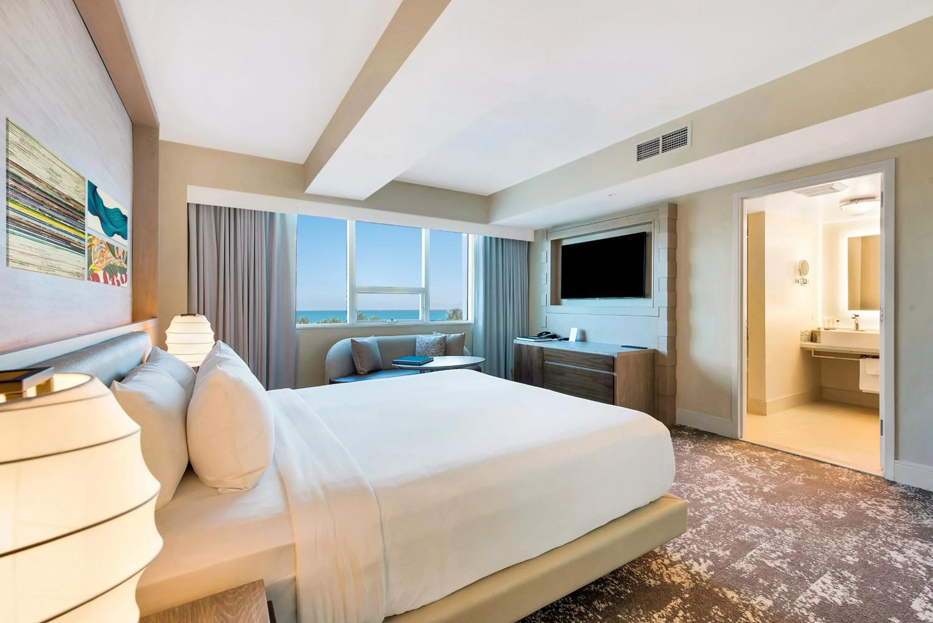 Photo of the whole room, Bed in Eden Roc Miami Beach