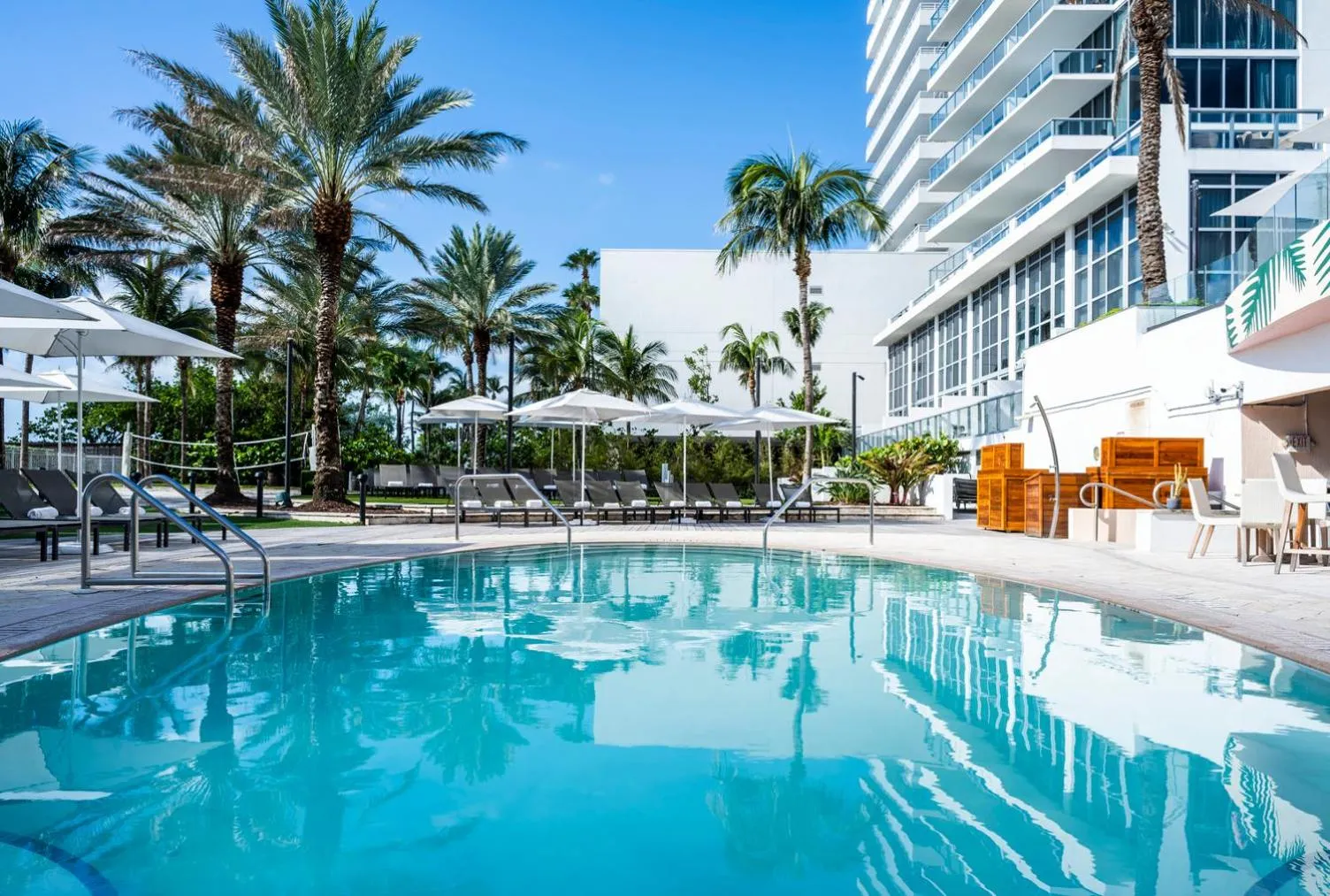 Property building in Eden Roc Miami Beach