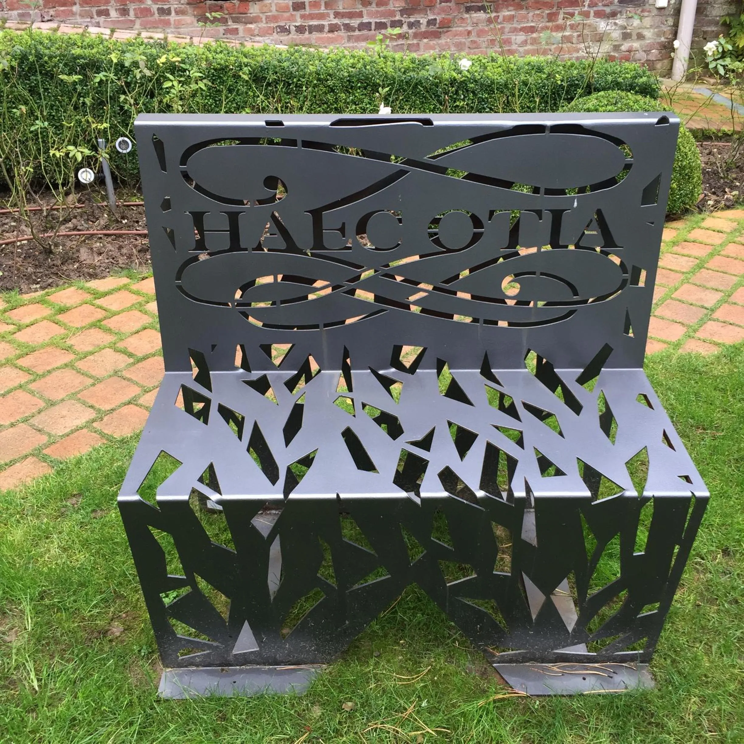 Decorative detail in Demeure d'Hôtes Haec Otia