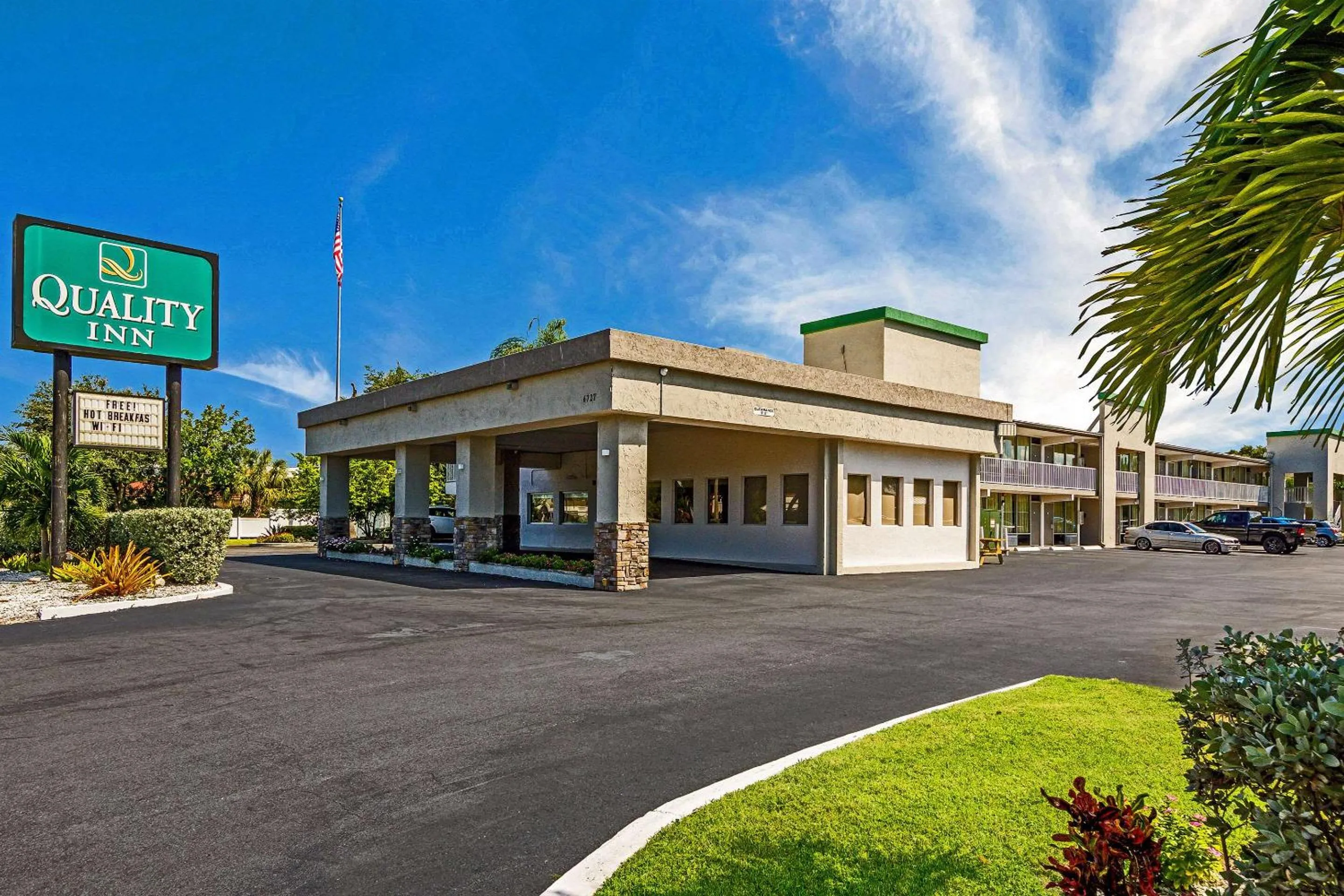 Property building in Quality Inn Bradenton - Sarasota North