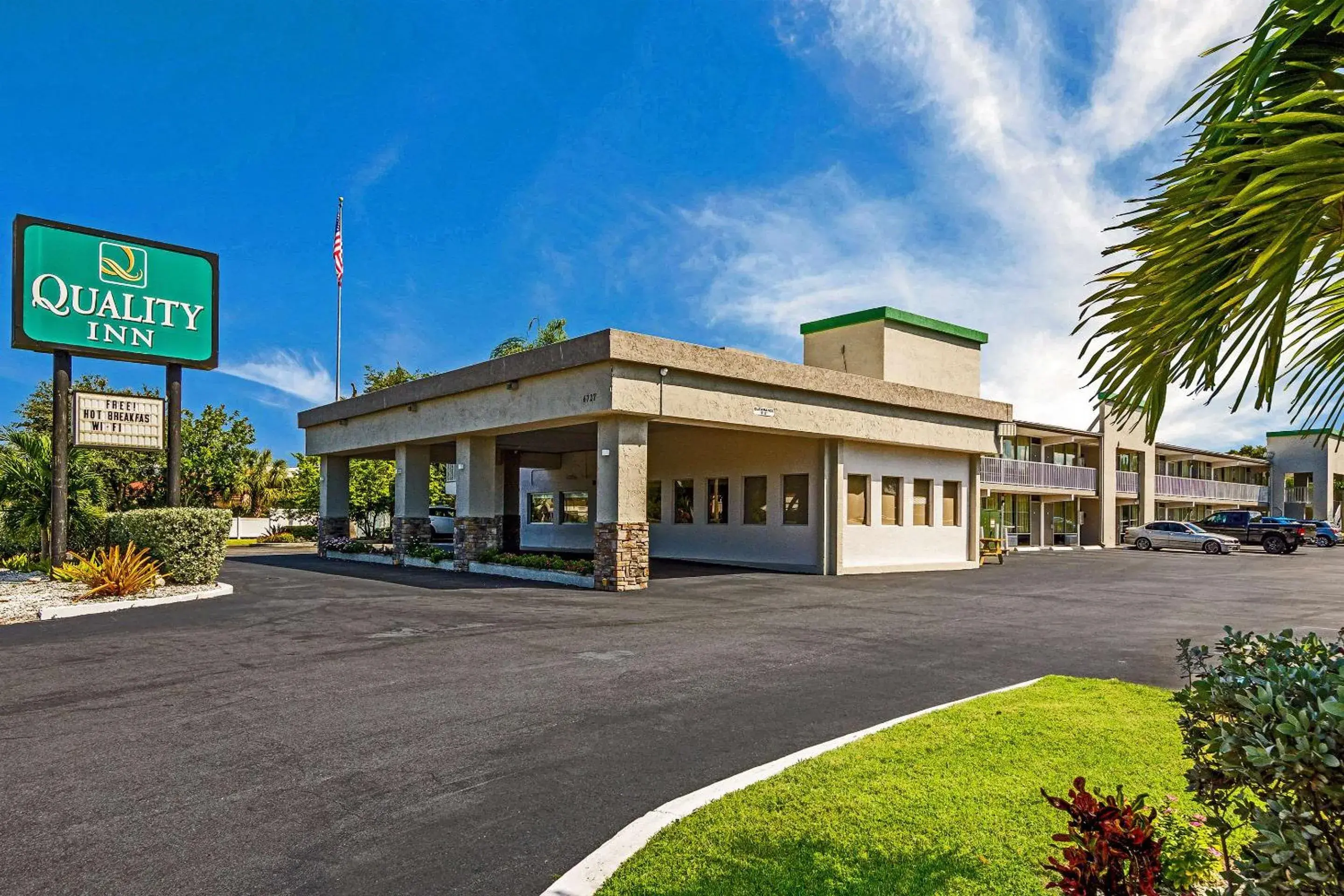 Property building in Quality Inn Bradenton - Sarasota North Property building in Quality Inn Bradenton - Sarasota North