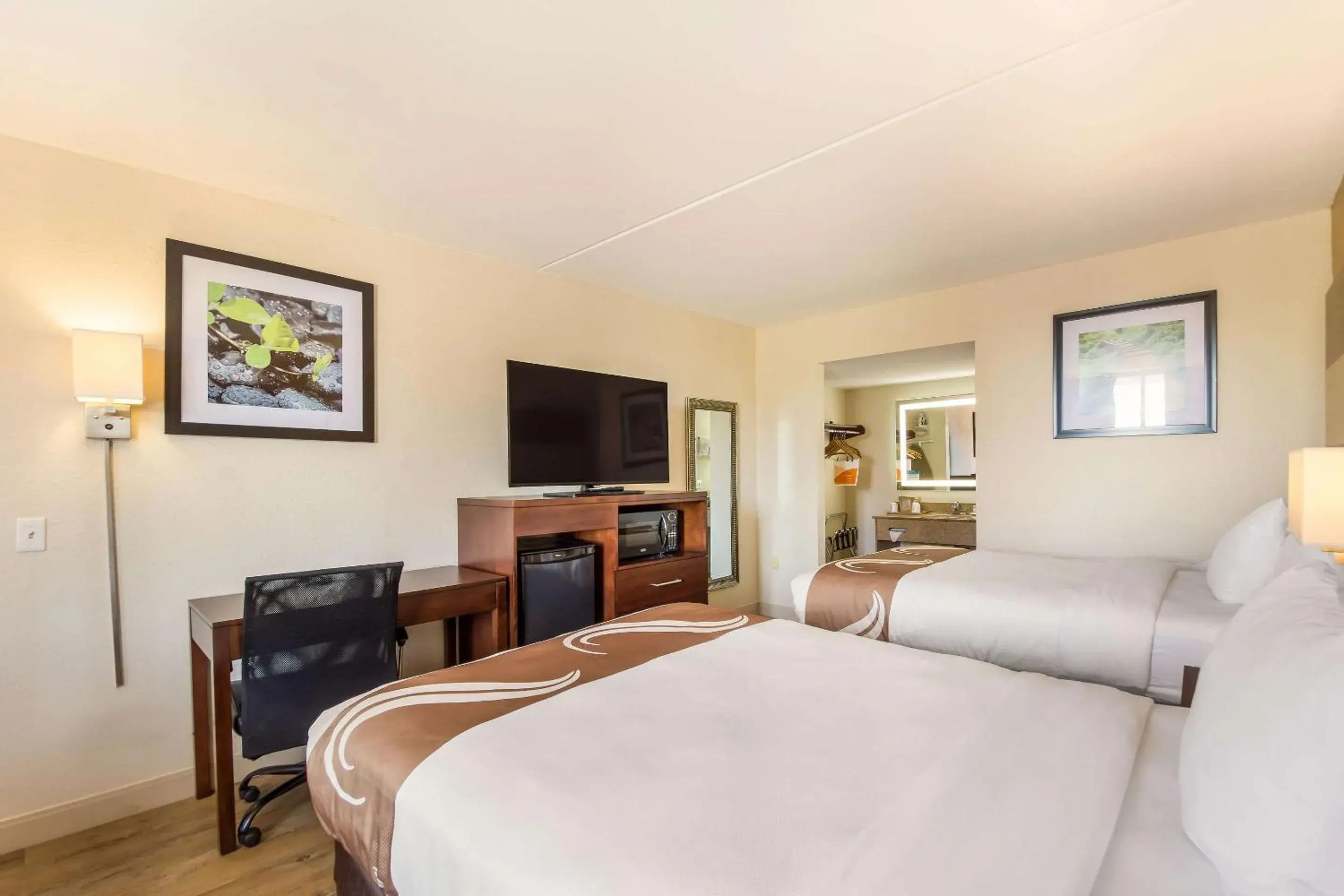 Photo of the whole room, Bed in Quality Inn Bradenton - Sarasota North Photo of the whole room, Bed in Quality Inn Bradenton - Sarasota North