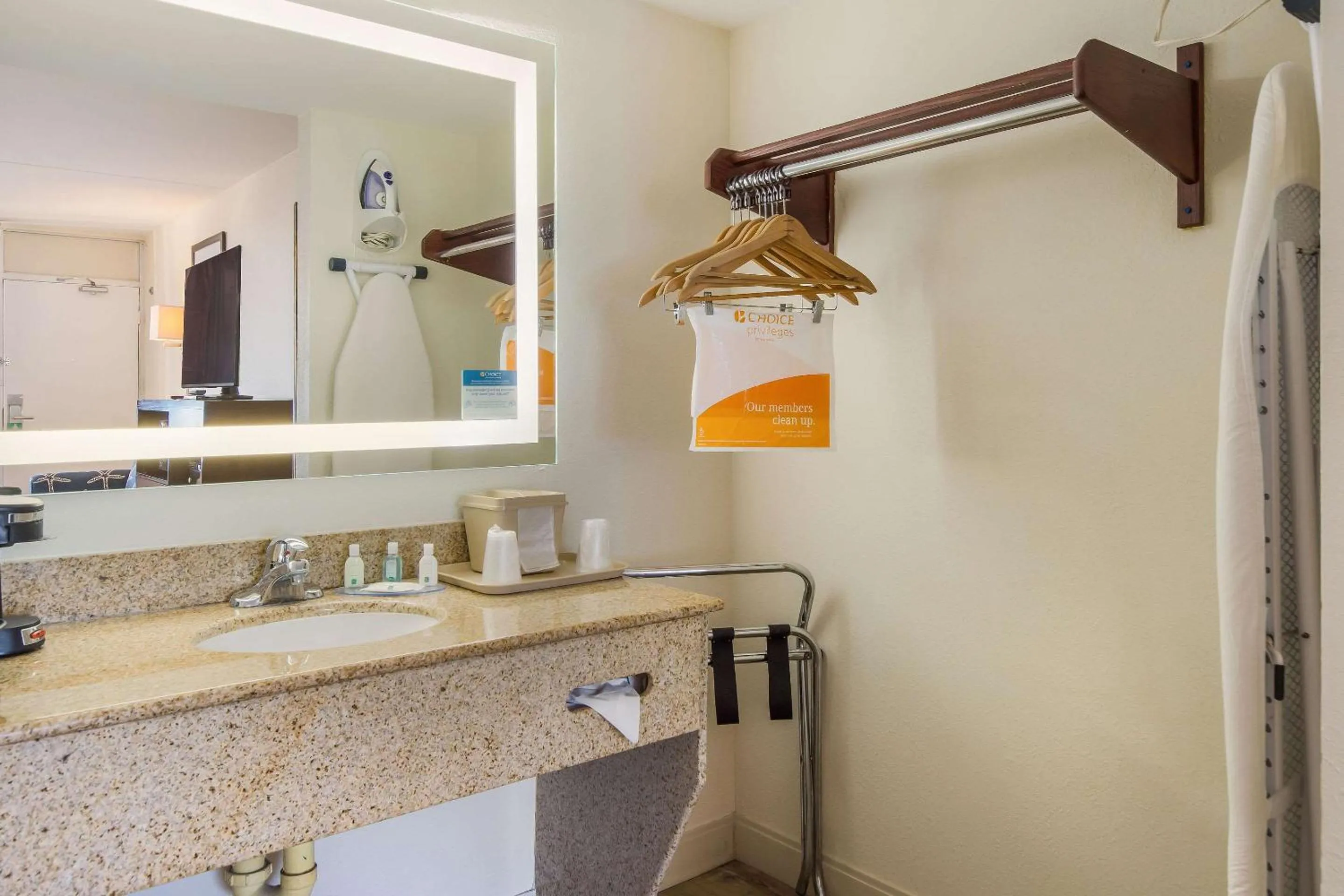 Bedroom in Quality Inn Bradenton - Sarasota North