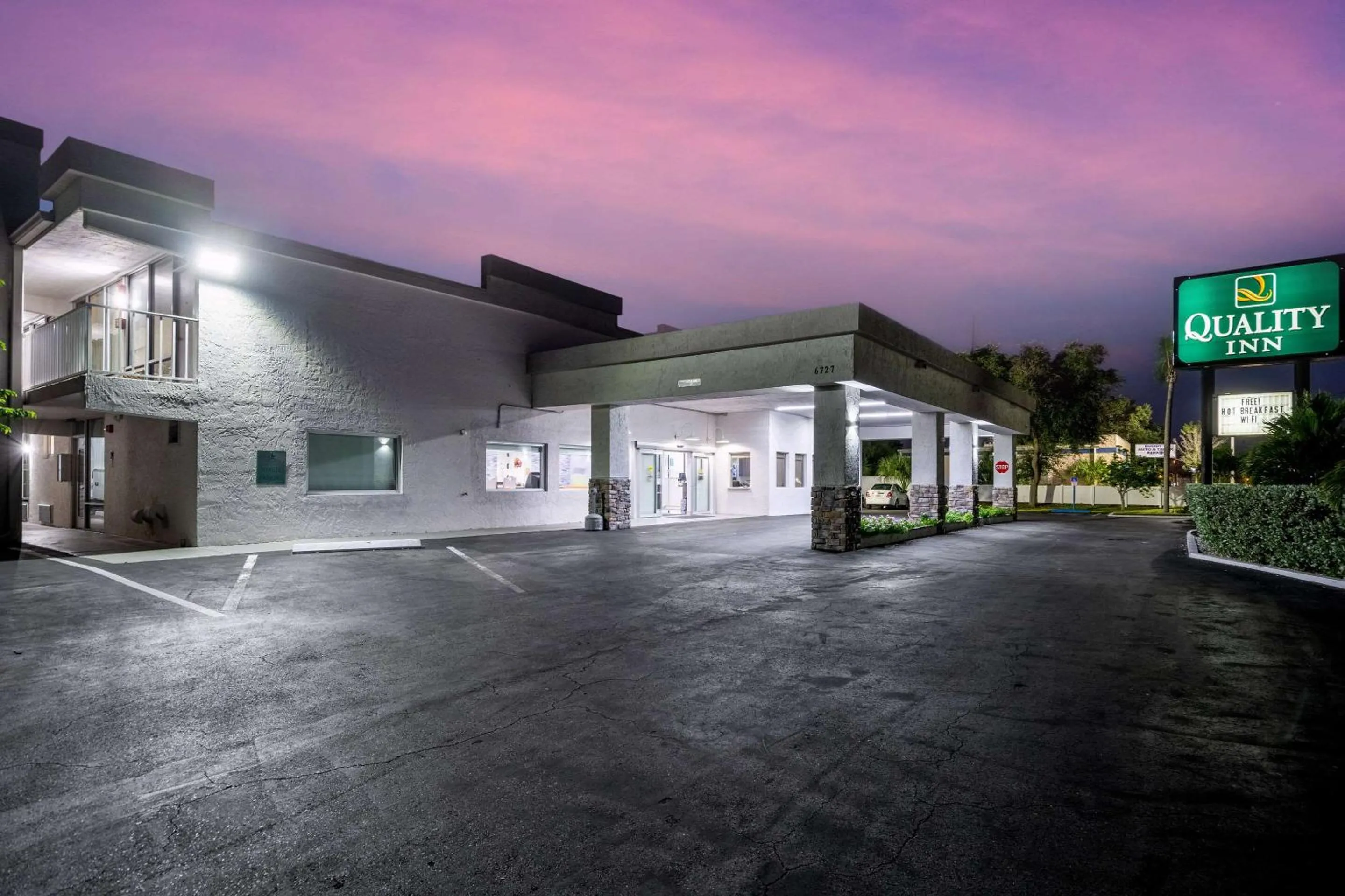 Property building in Quality Inn Bradenton - Sarasota North