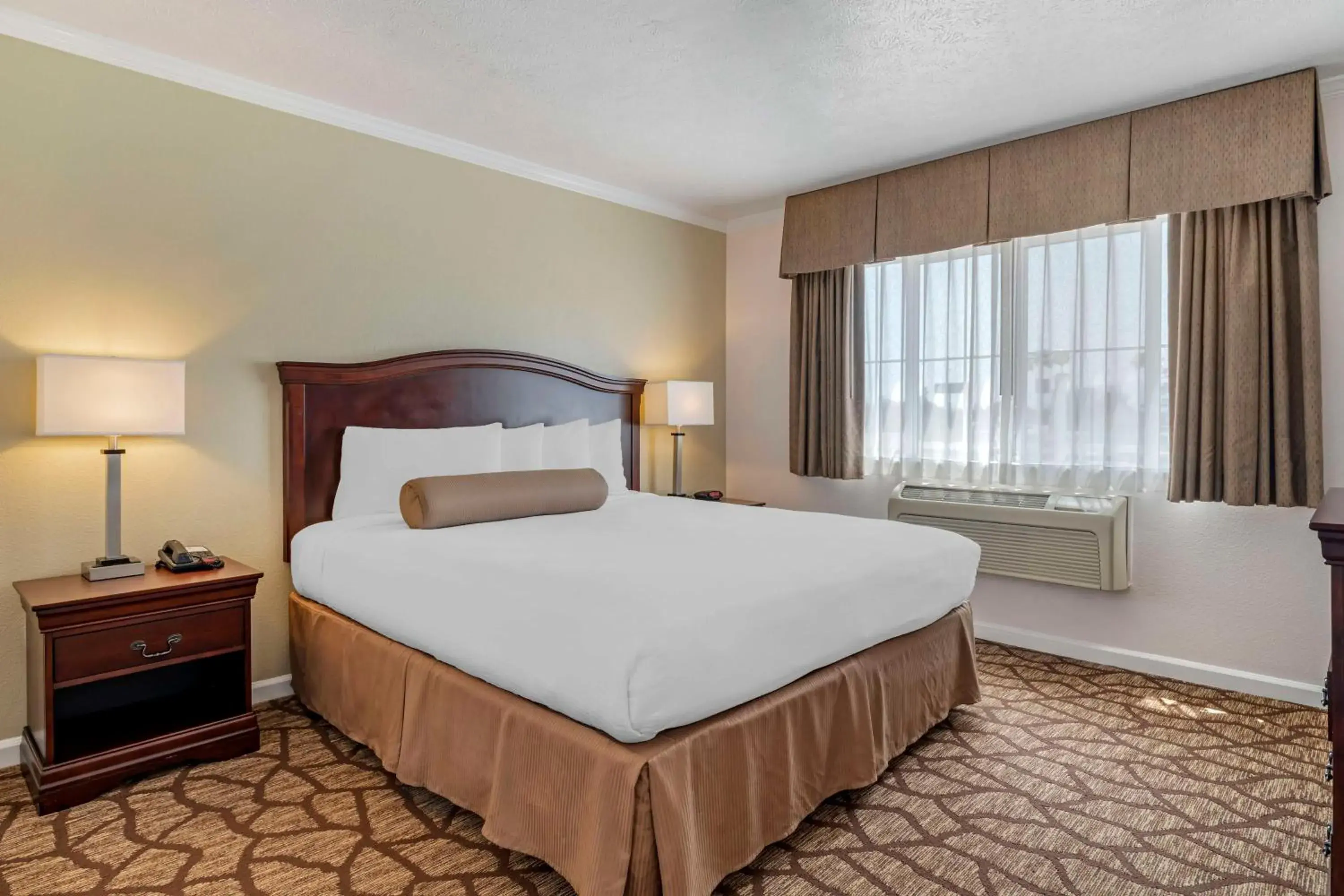 Bedroom, Bed in Best Western Salinas Monterey Bedroom, Bed in Best Western Salinas Monterey