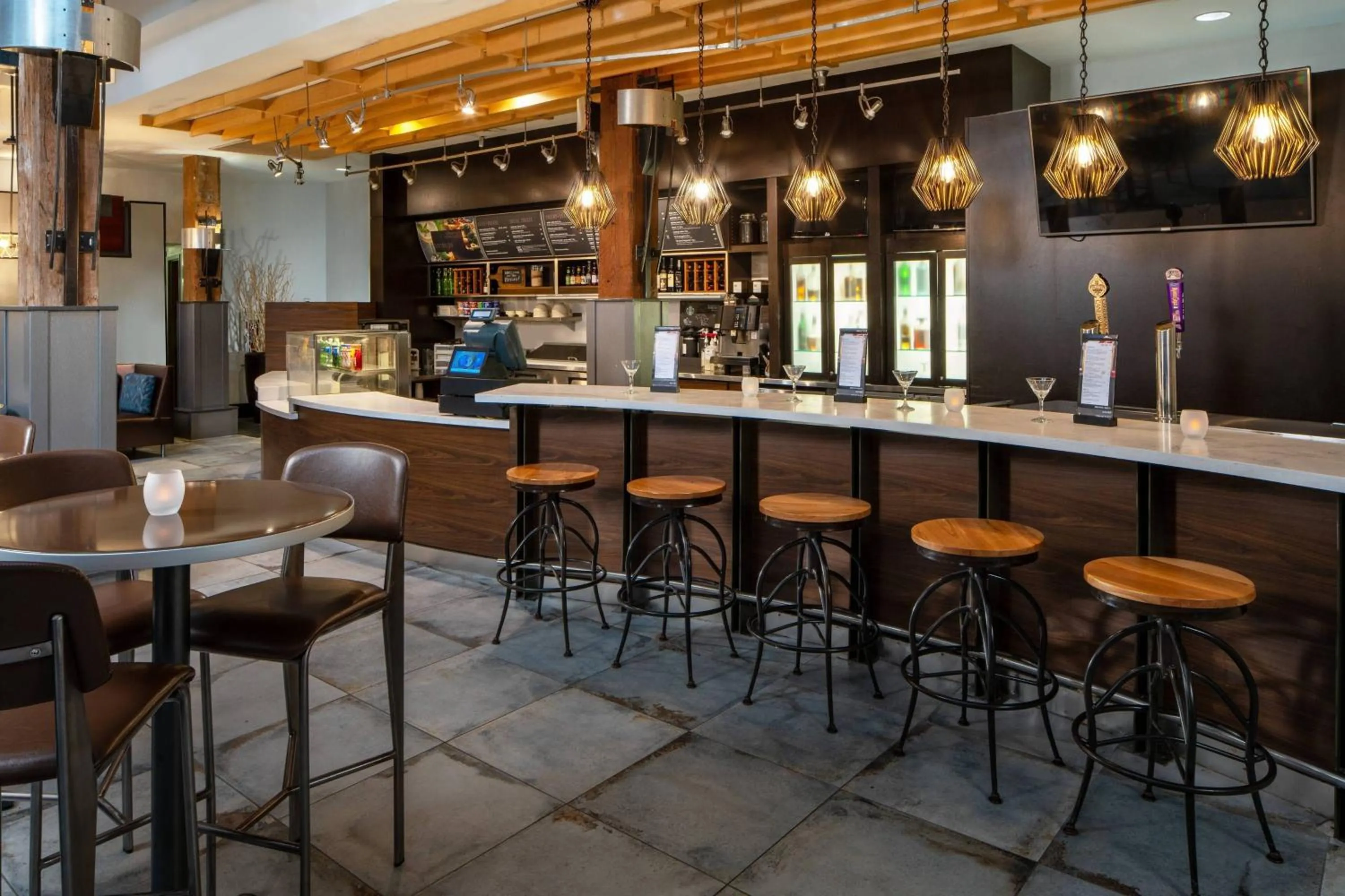 Restaurant/places to eat in Courtyard by Marriott New Orleans Warehouse Arts District