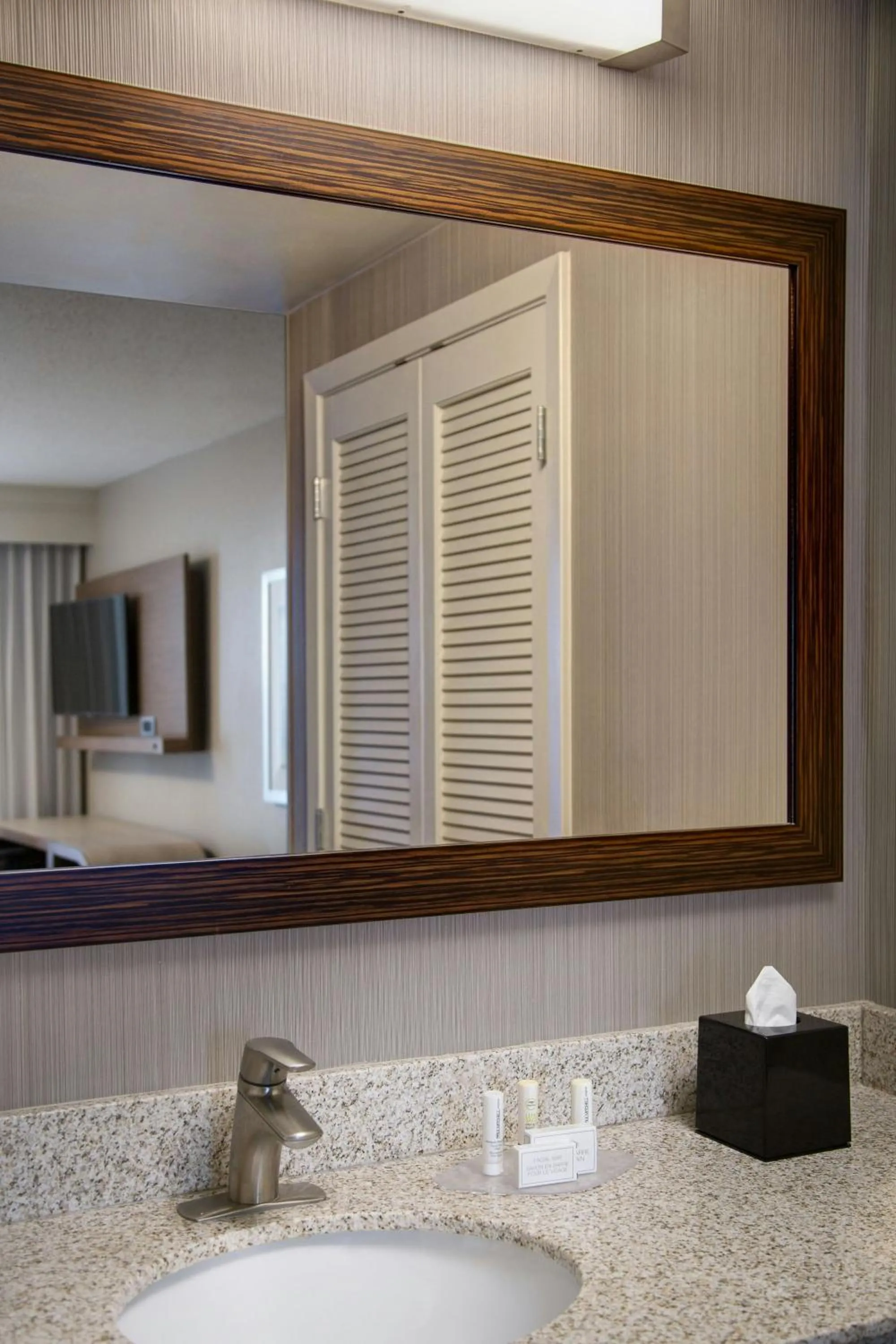 Bathroom in Courtyard by Marriott New Orleans Warehouse Arts District